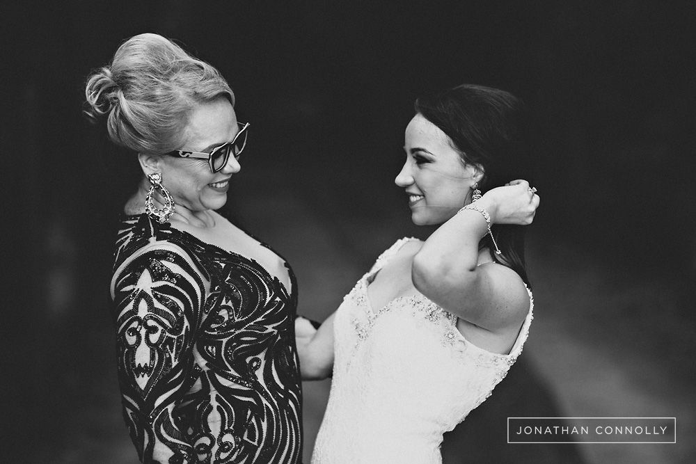 戏弄凌乱的小圆面包