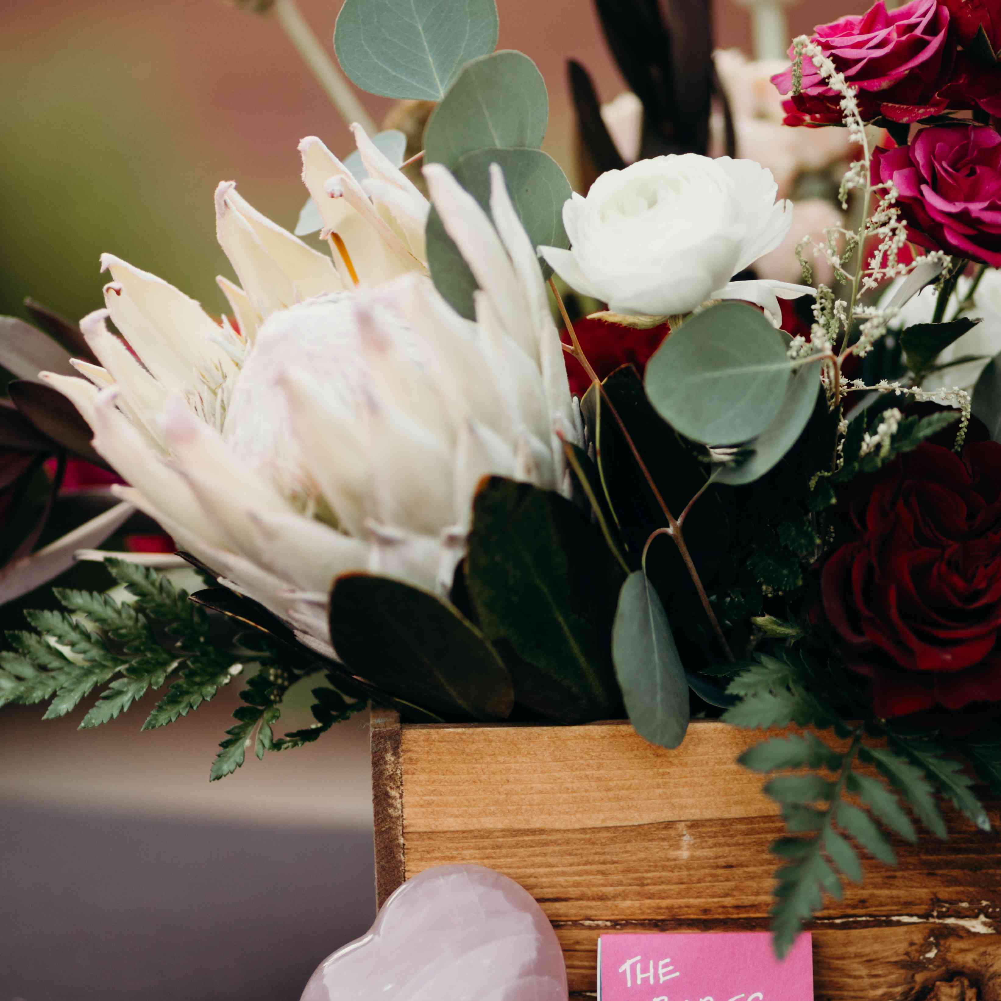 <p>水晶和花卉中心装饰品<p> <br><br>