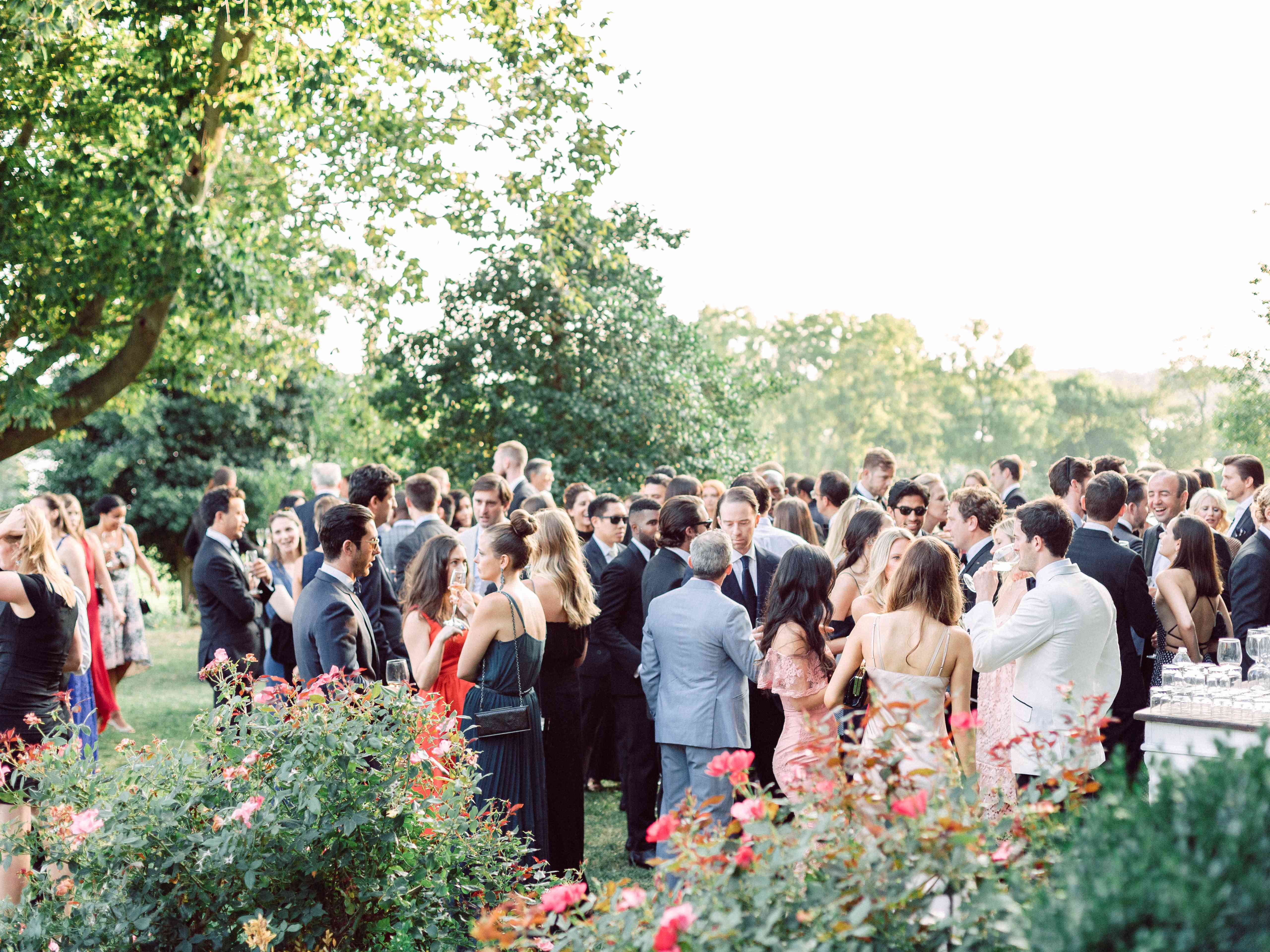 < p >鸡尾酒小时< / p > < br > < br >