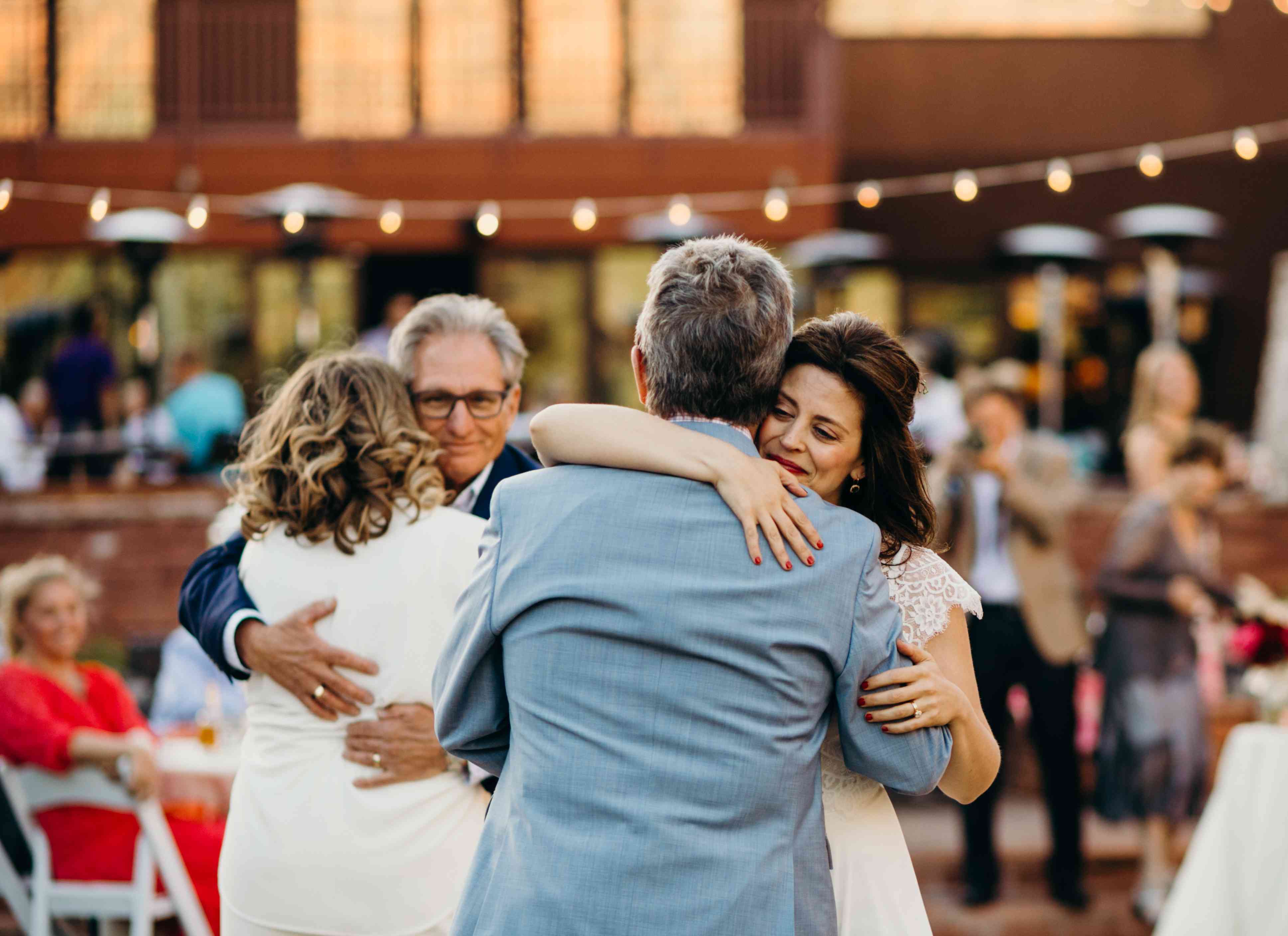 <p新娘和爸爸爸爸的女儿跳舞<p <br