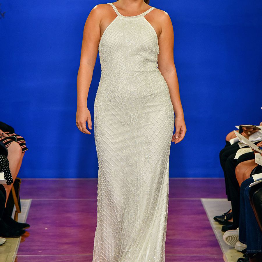 模型走跑道与水晶串珠薄纱绞索套礼服