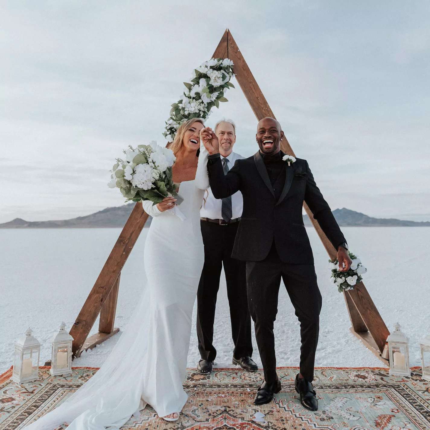 在沙子的木婚礼曲拱