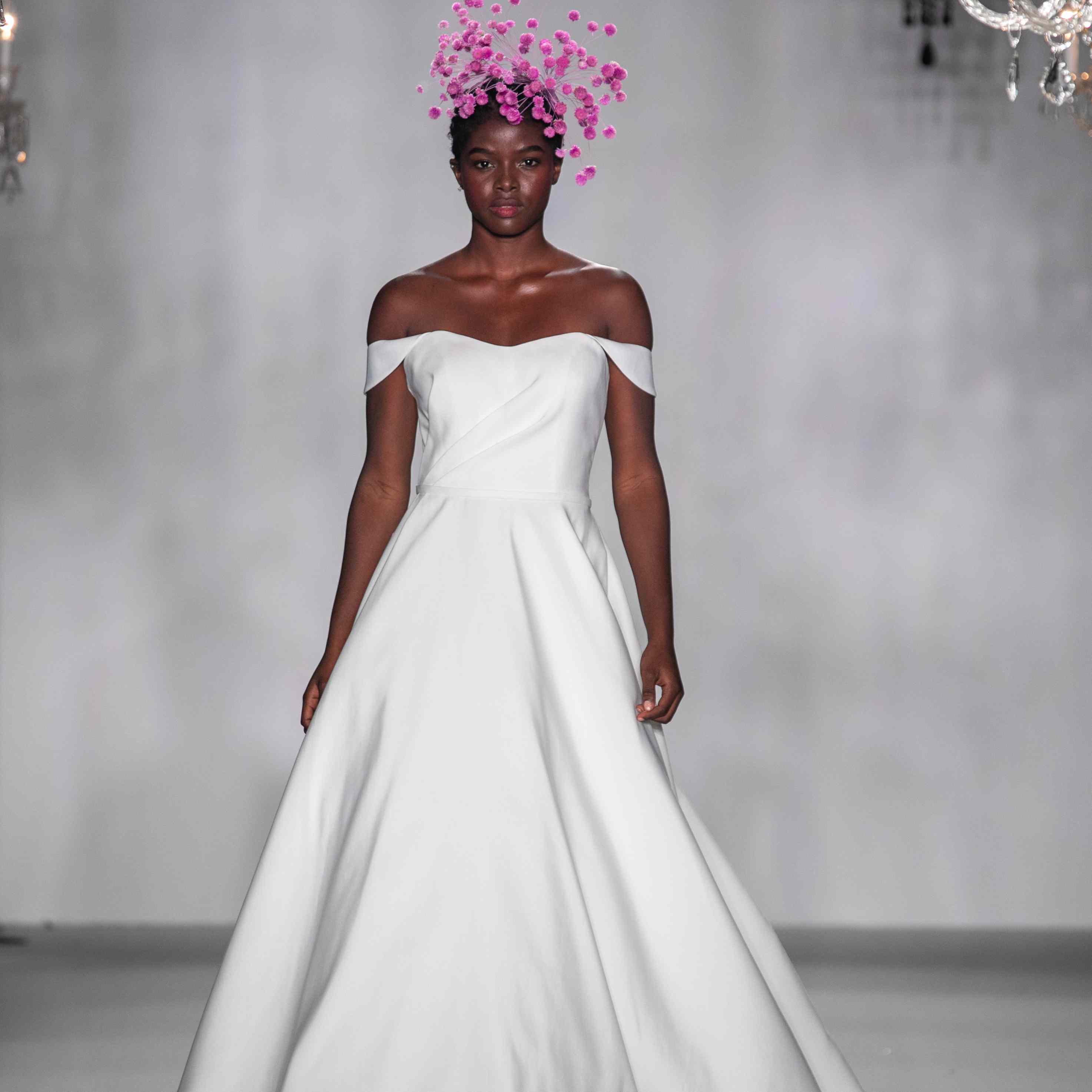 安妮·巴尔婚纱