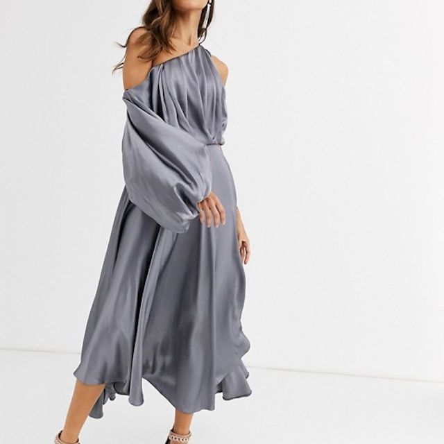 灰色连衣裙