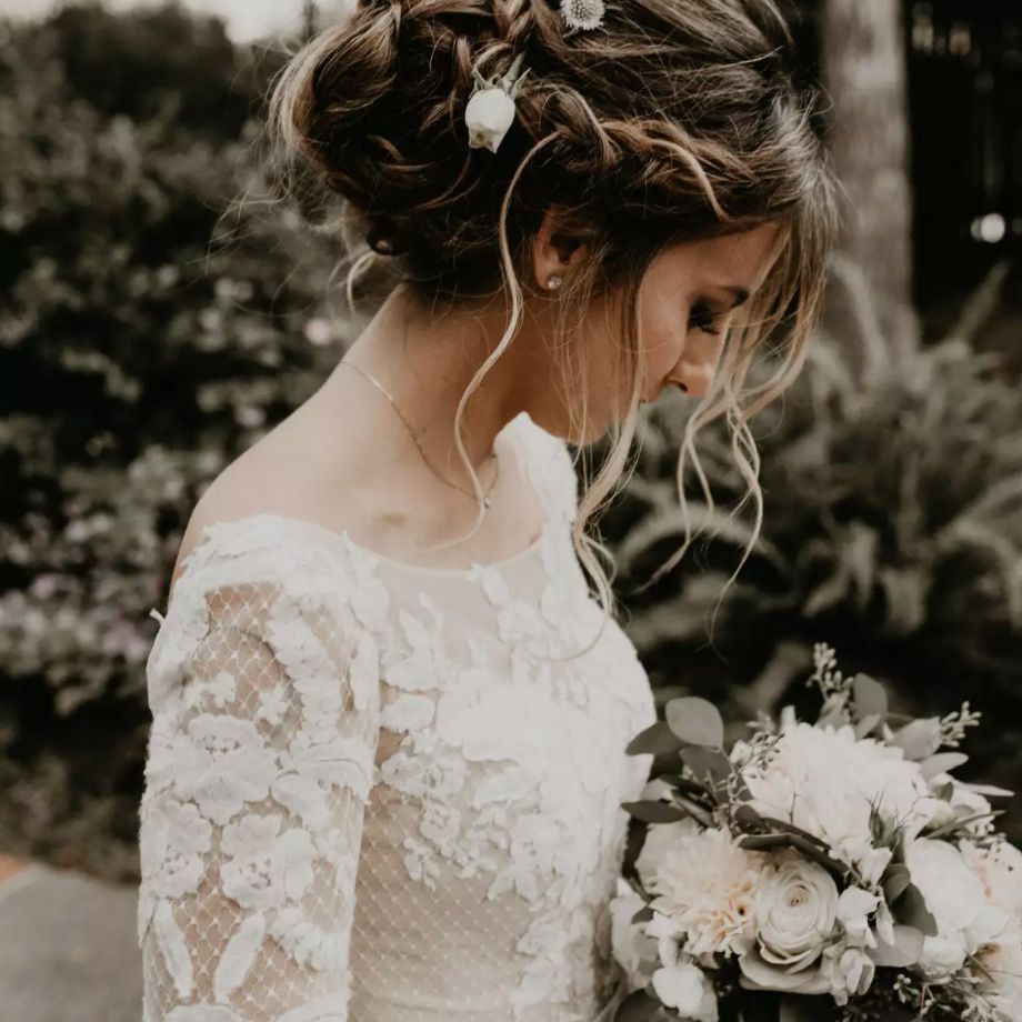 纤细的波西米亚发髻细节