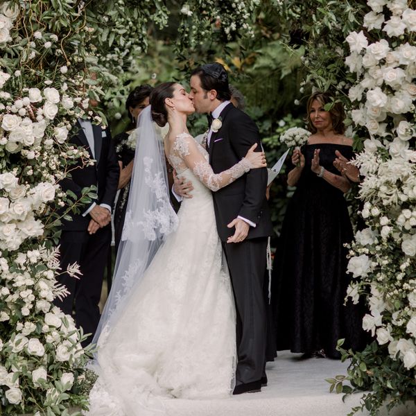 新娘和新郎接吻