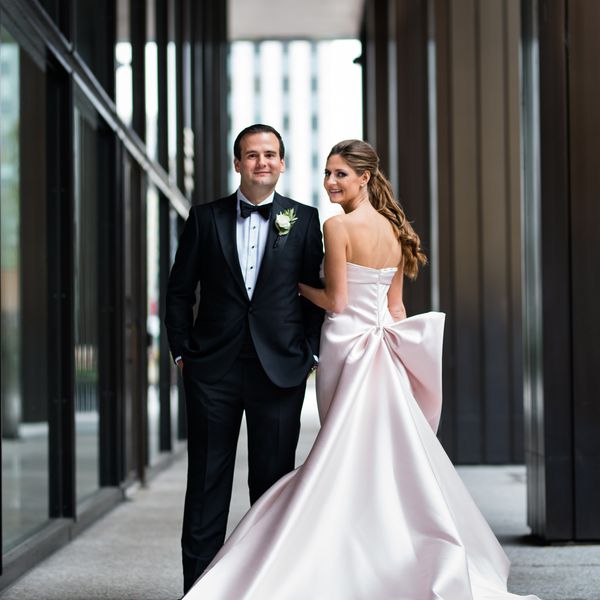 Richelle McCoy和John Tiedmann Jr.在芝加哥的陶醉机排婚姻。