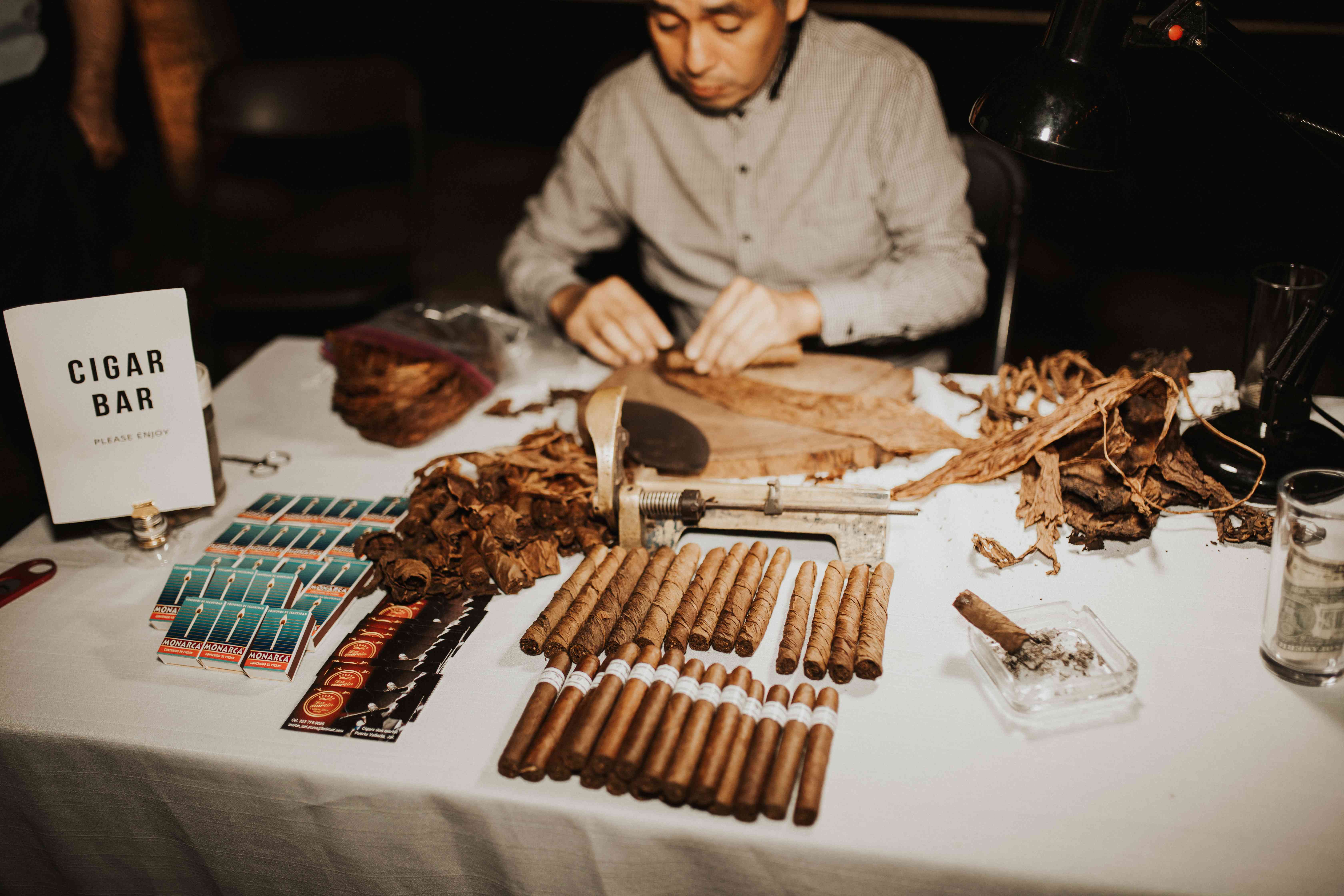 雪茄吧，有雪茄卷