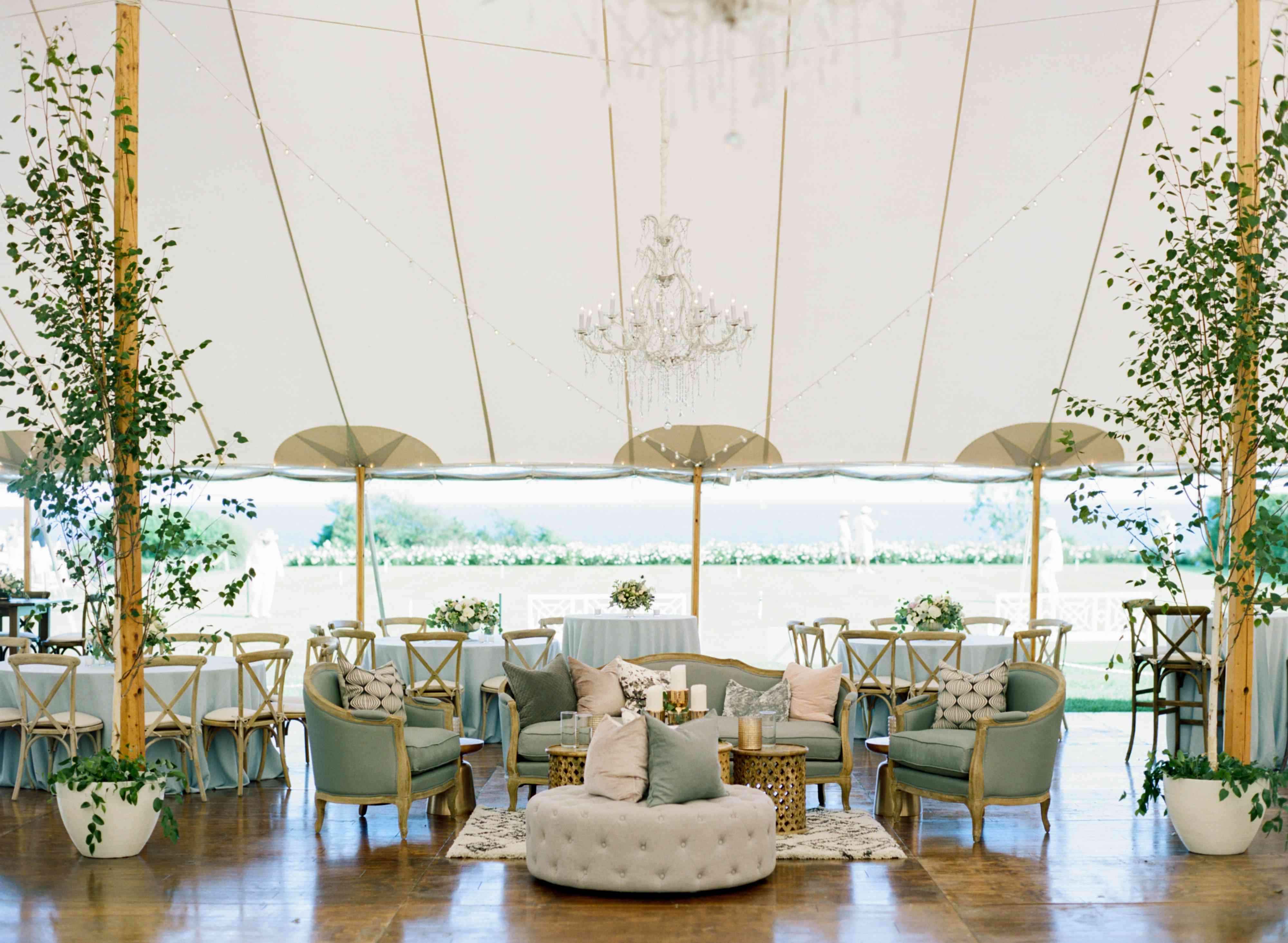 在婚宴舒适的休息通风