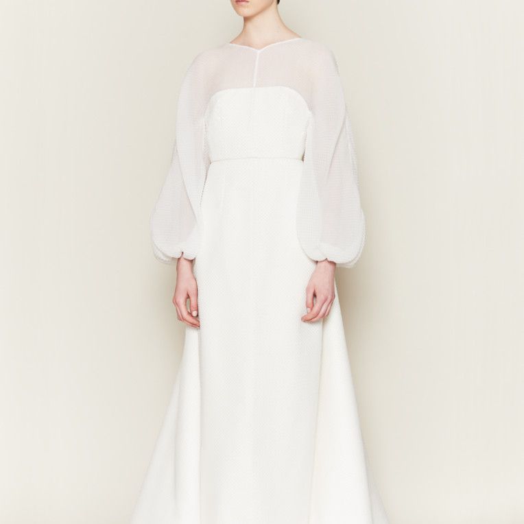 穿著泡泡袖连衣裙