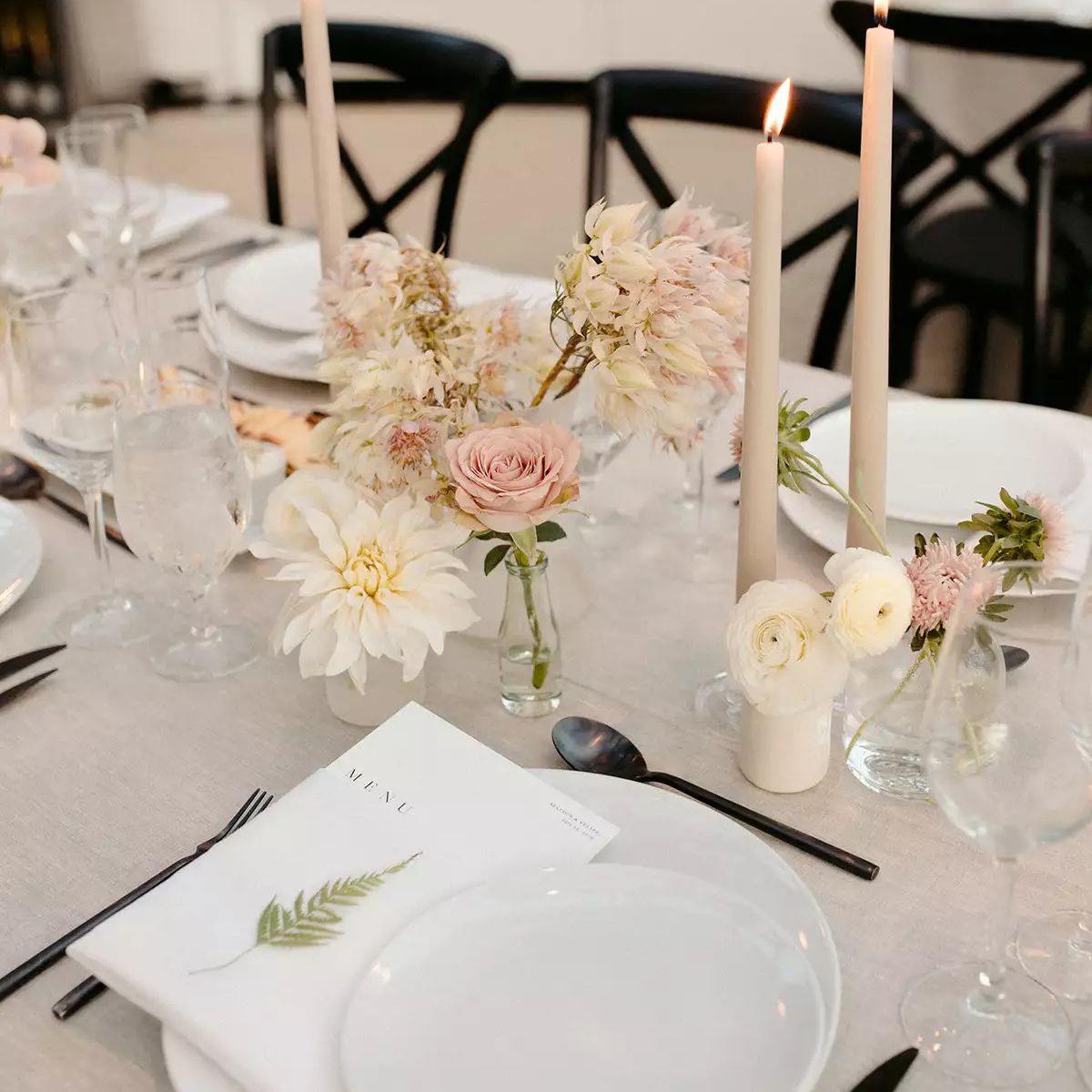 芽花瓶装饰与大丽花