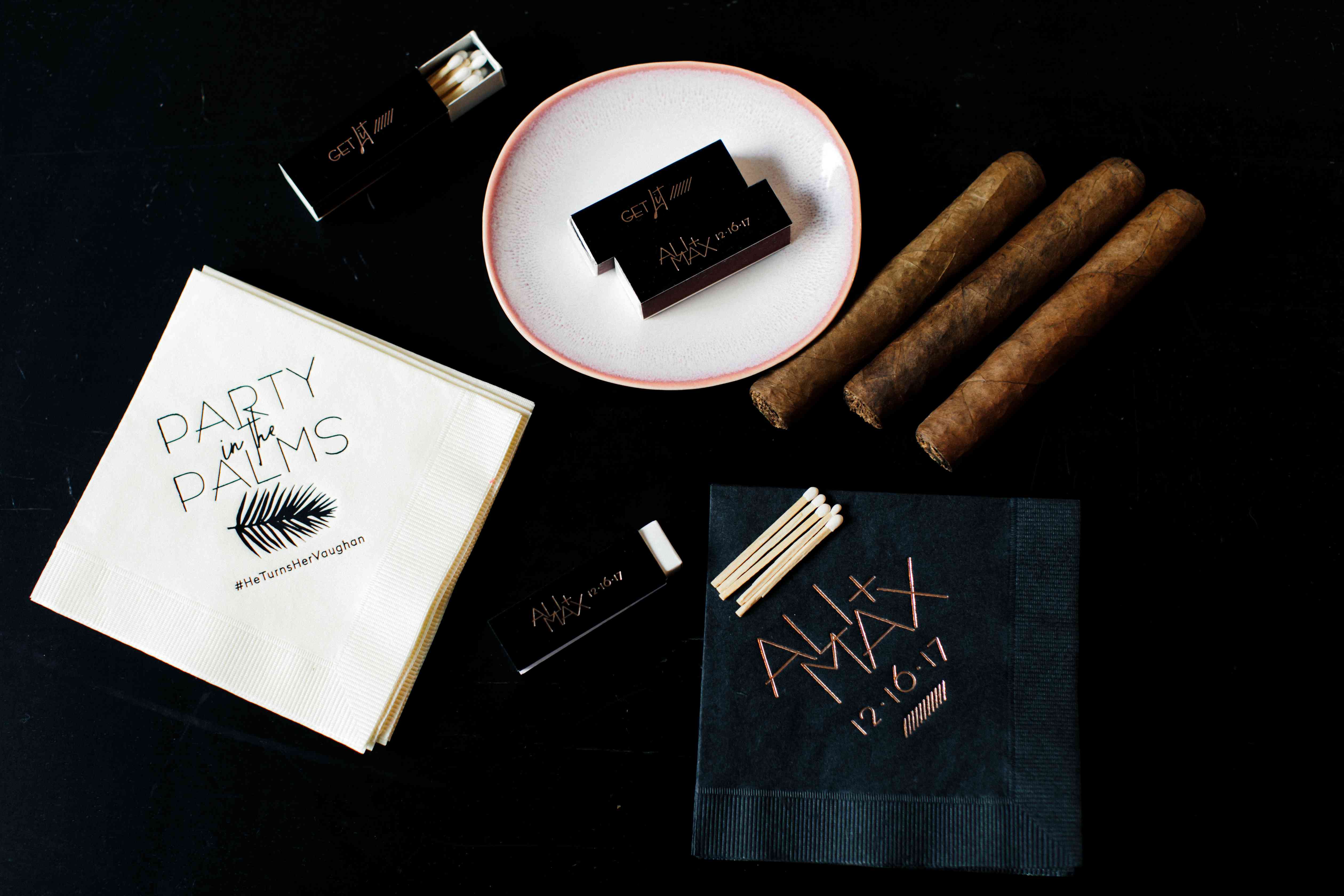 个性化餐巾纸和雪茄