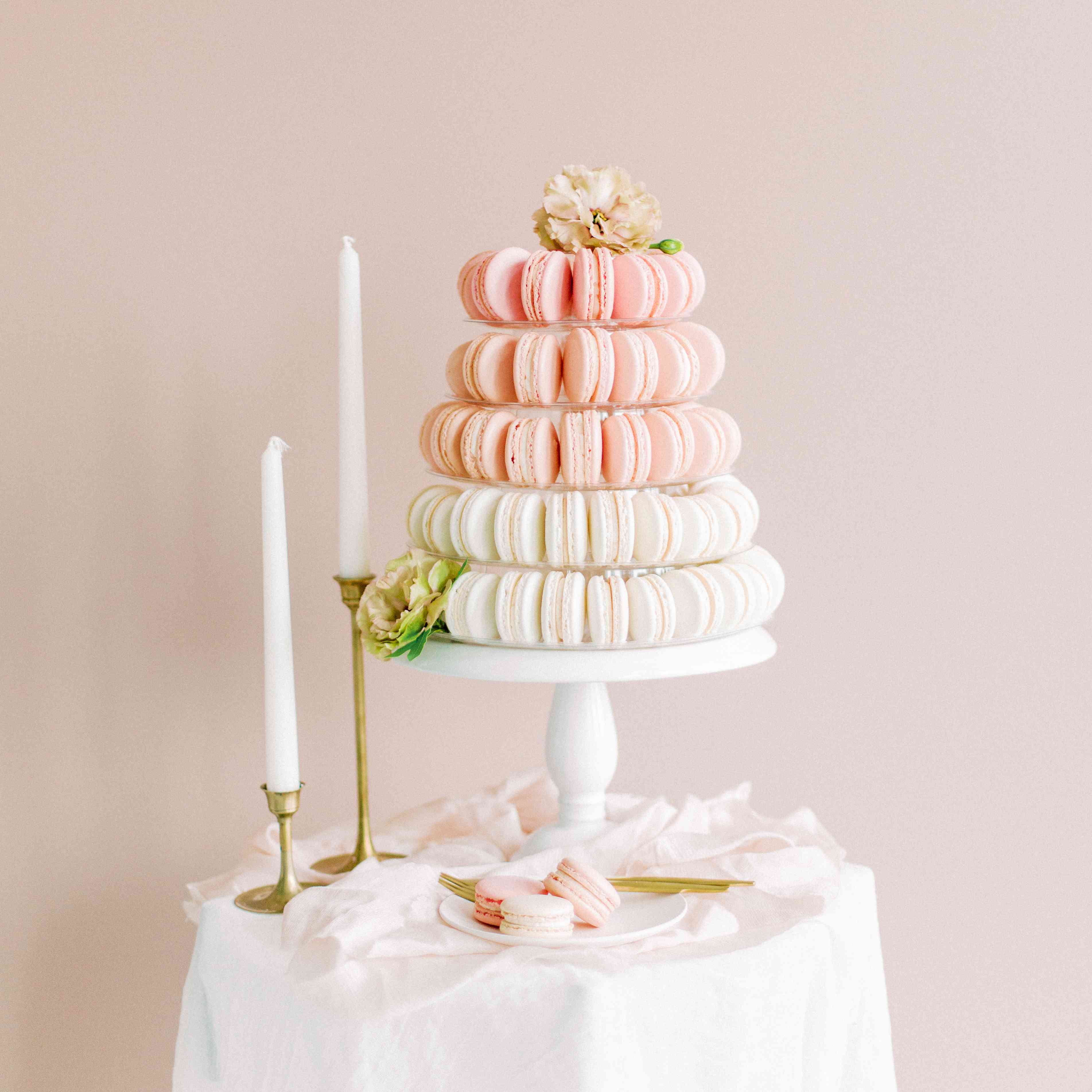 粉色和白色的马卡龙塔