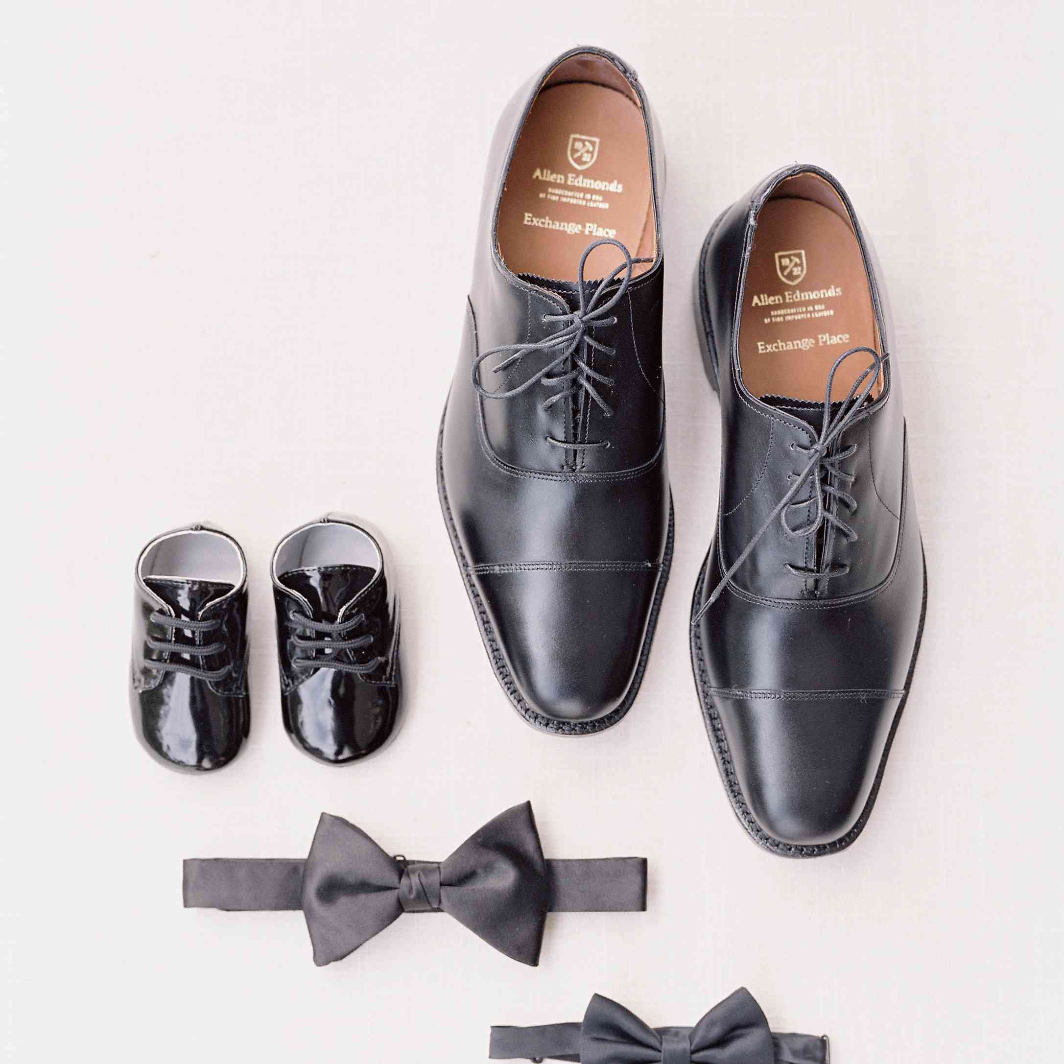 <p>新郎的鞋子和领结</p><br><br>