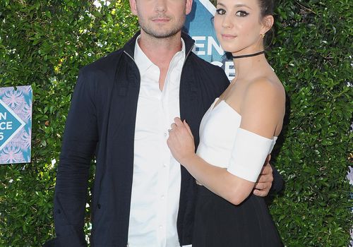 Troian Bellisario和Patrick J. Adams