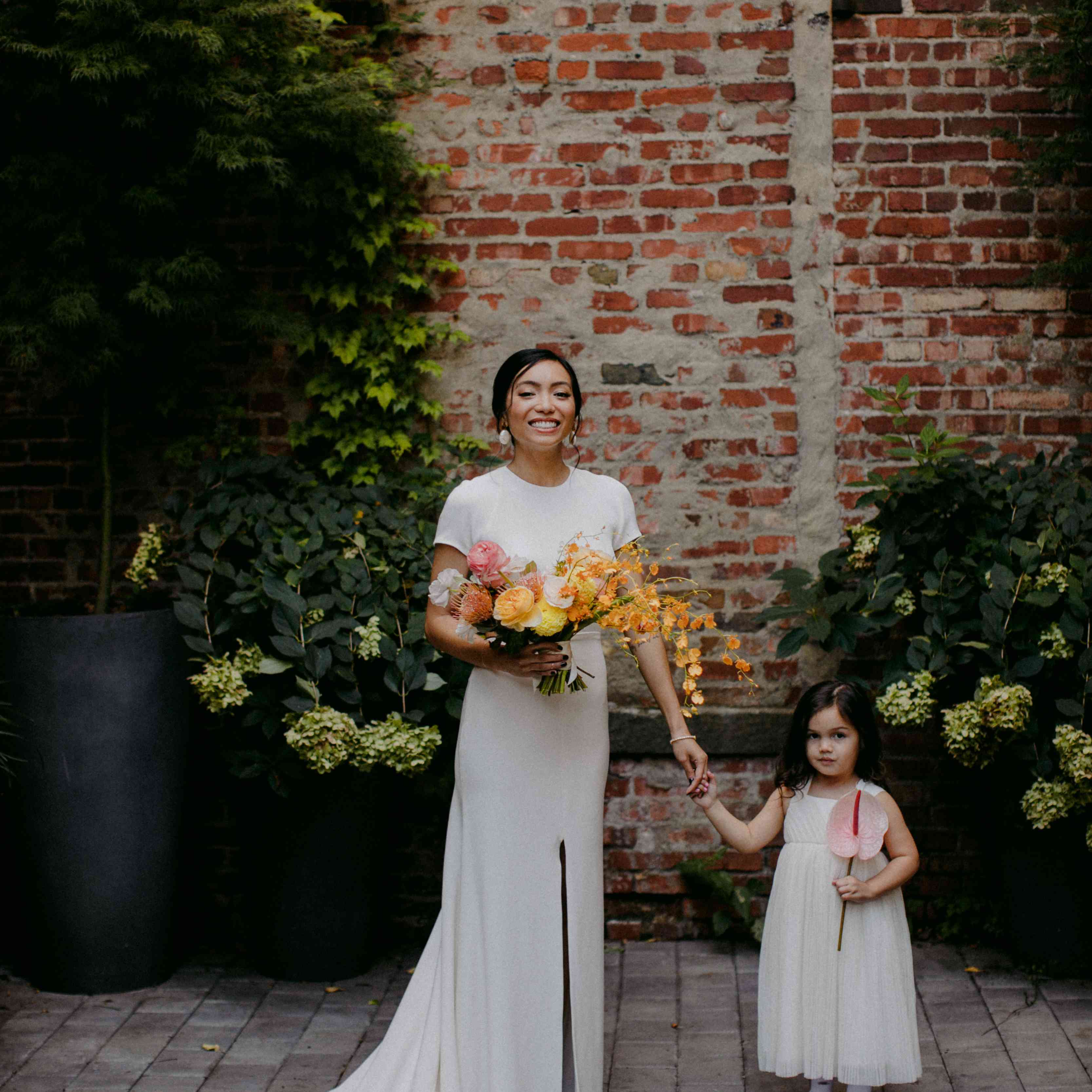 <p新娘子和卖花女<p> <br><br>