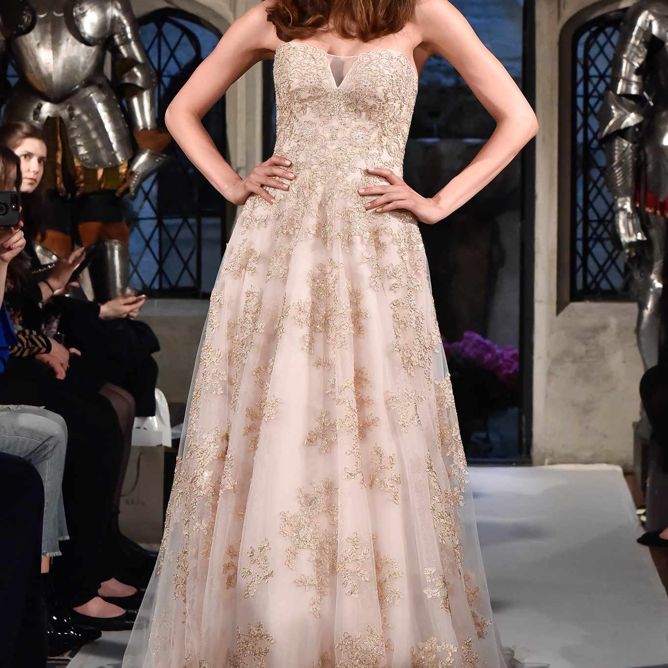 <P>的Oleg卡西尼婚纱弹簧2018 </ P>搜索结果