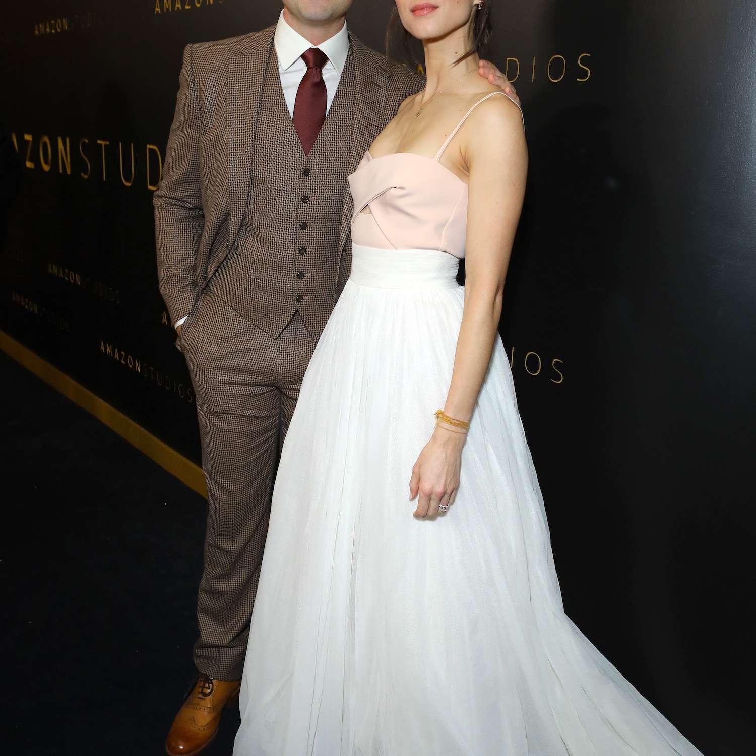 帕特里克·亚当斯和特莉安·贝利萨里奥出席金球奖颁奖典礼后的派对。