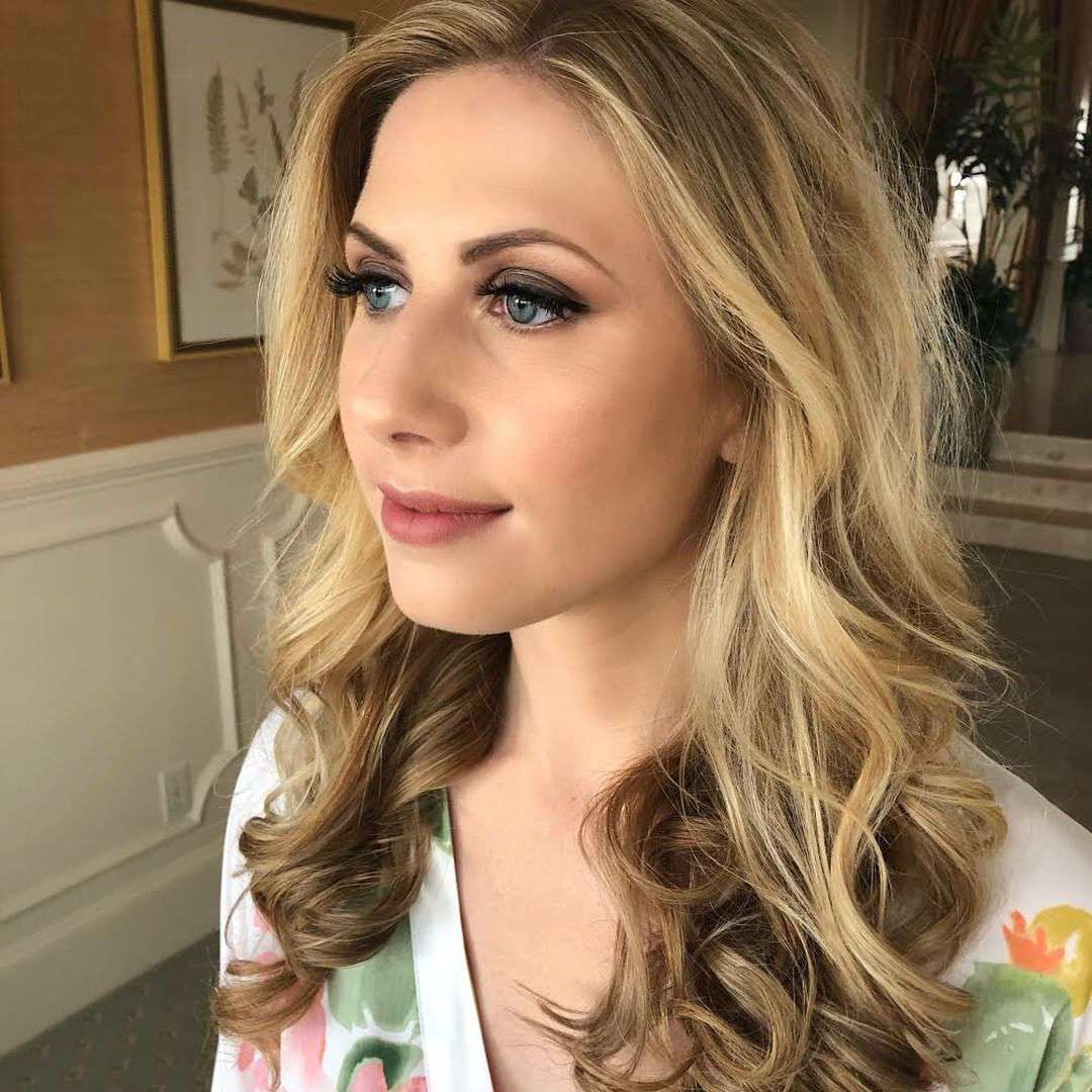 木炭阴影和裸唇