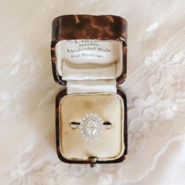 Moissanite订ld乐动官网婚戒指