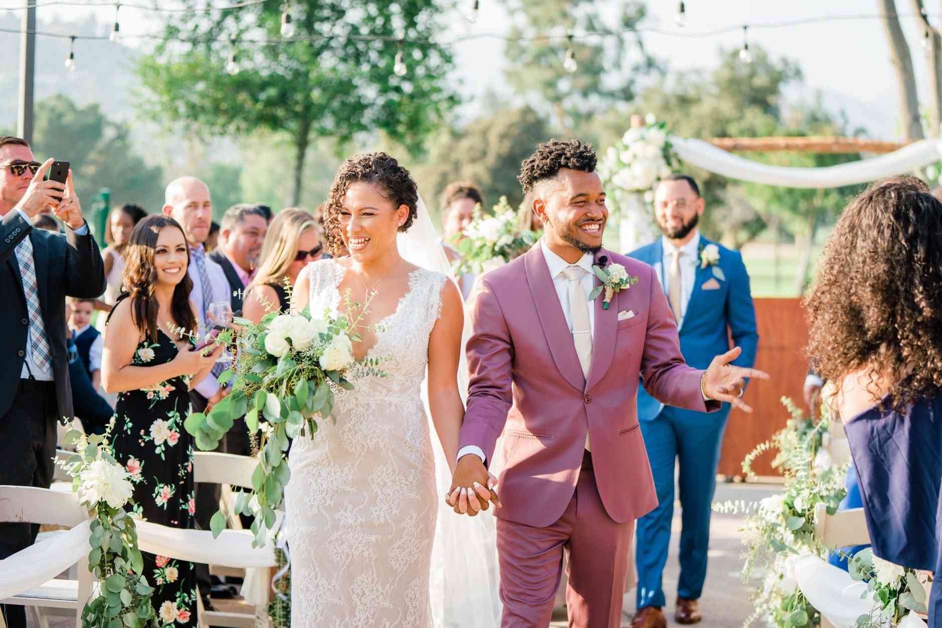 独特的颜色新郎