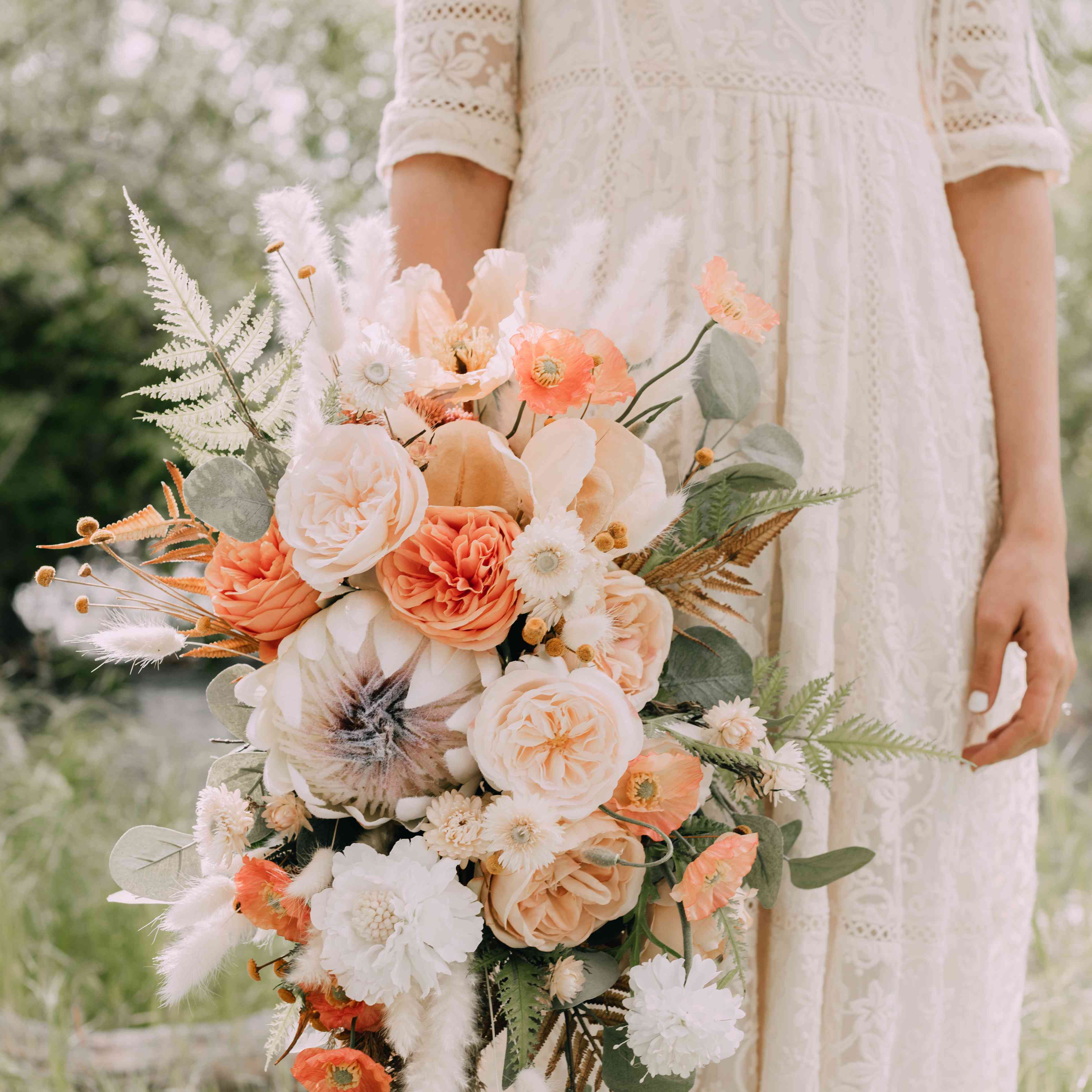 Pampas草级联花束