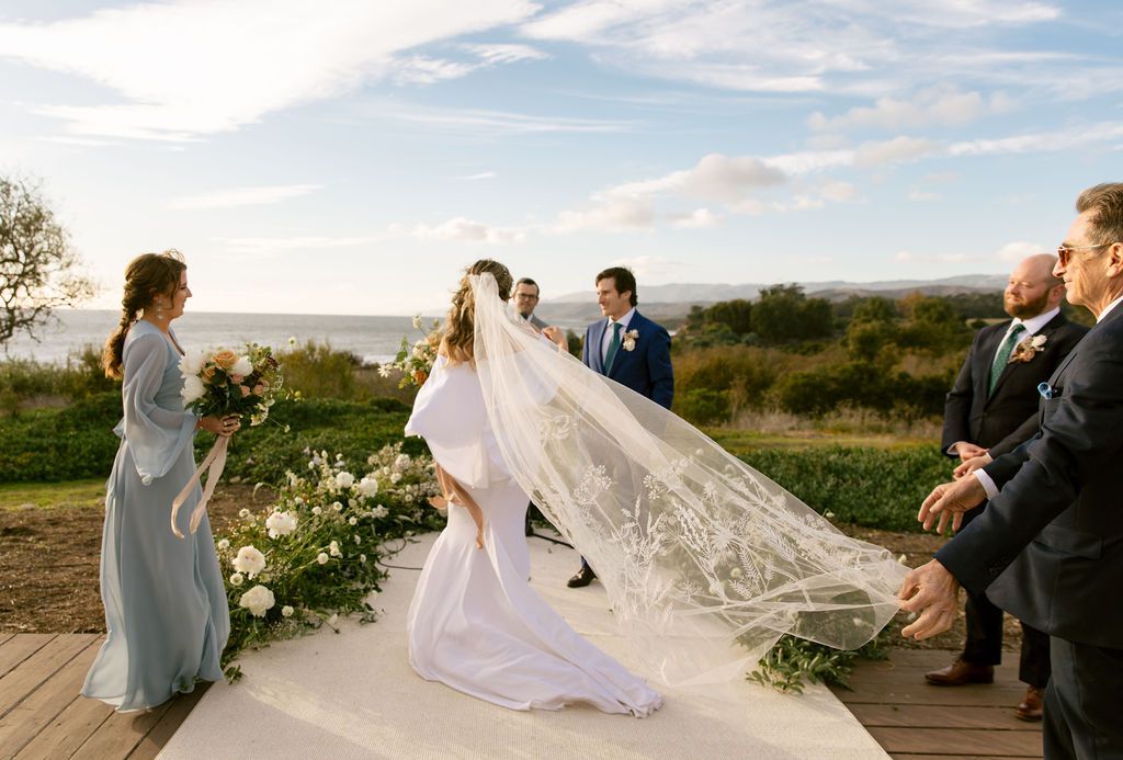 新娘和新郎交换誓言