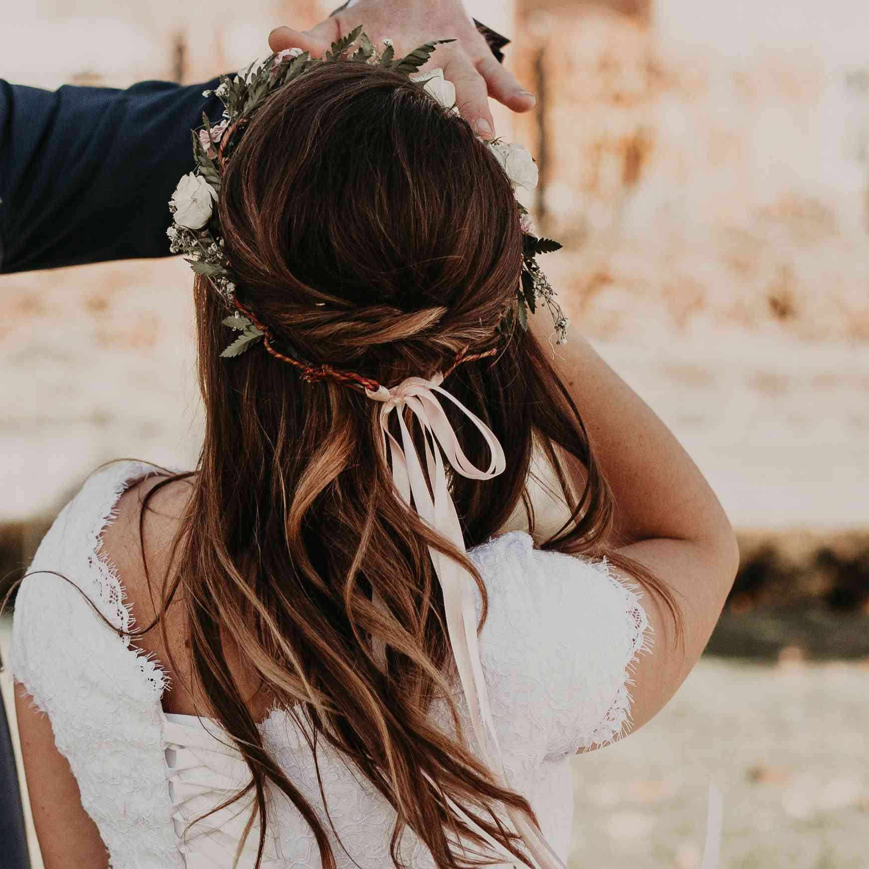 绿色和白色的花冠