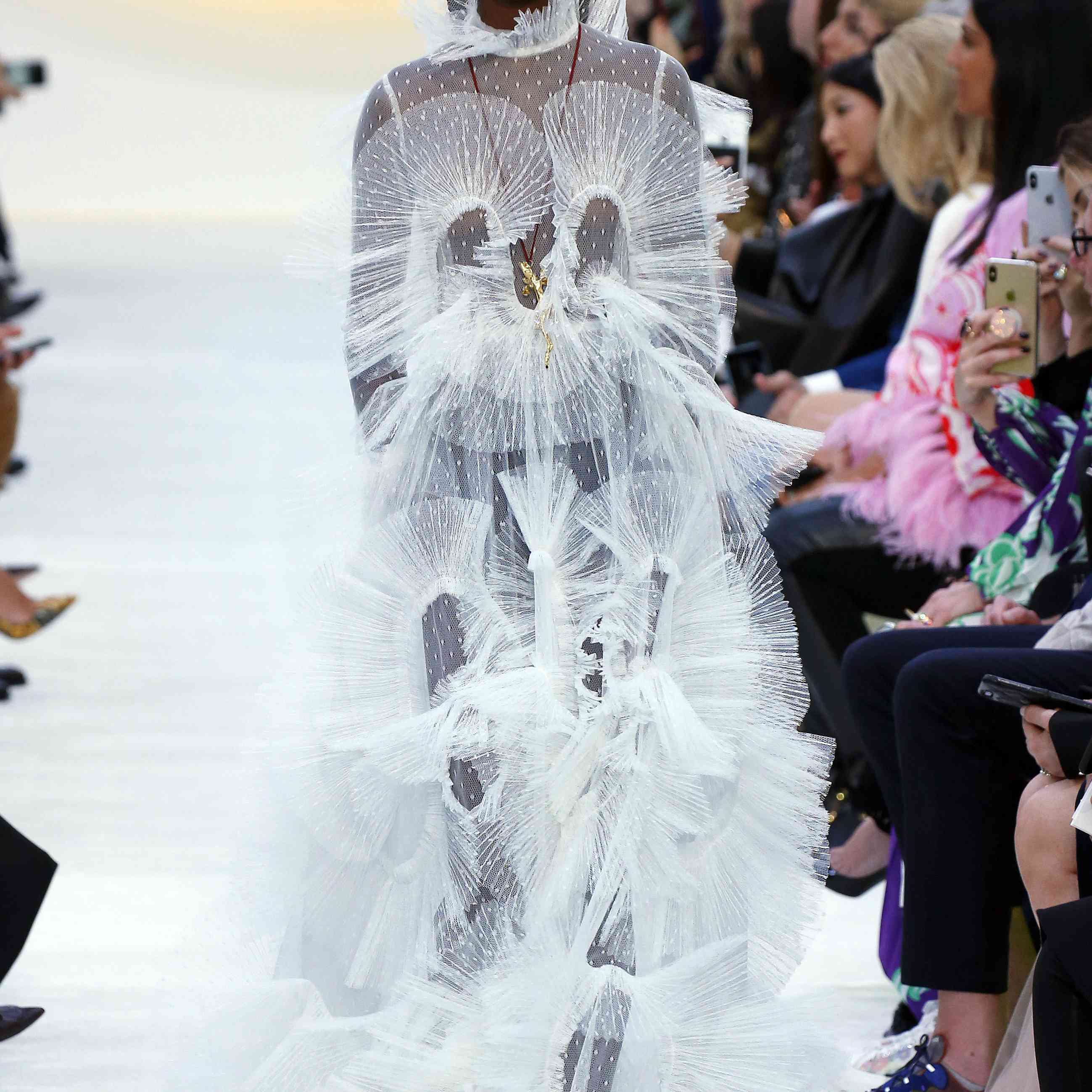 华伦天奴巴黎时装周