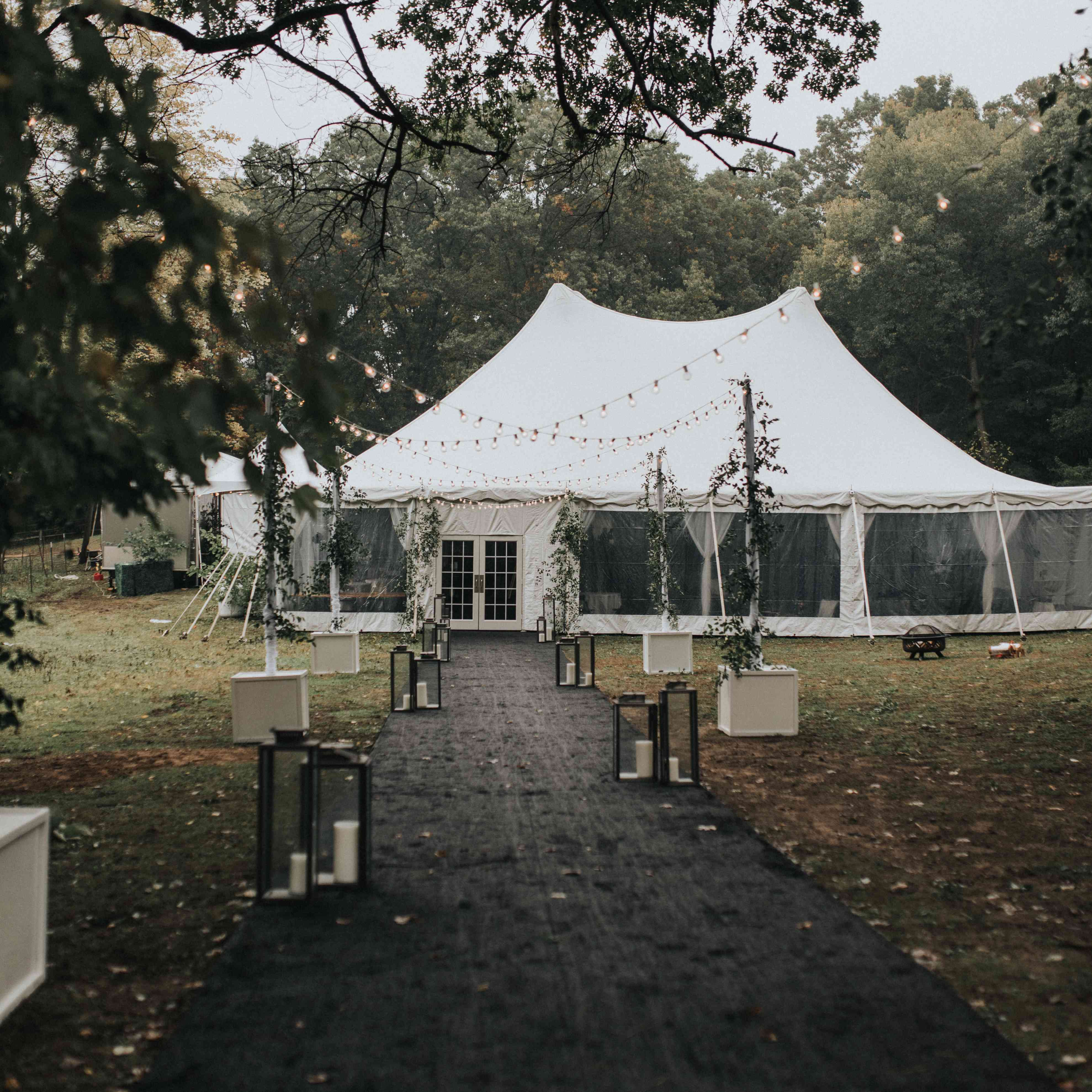 个性化密歇根婚礼，接待帐篷