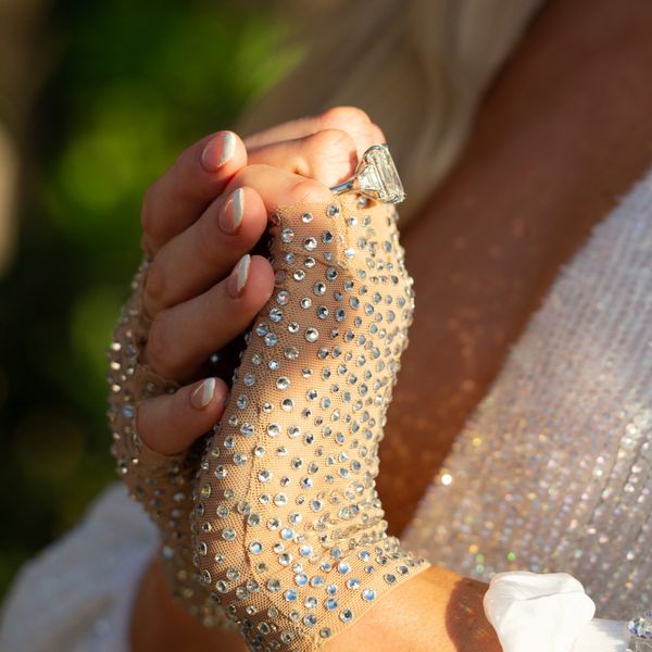 巴黎希尔顿订婚戒指ld乐动官网＂class=