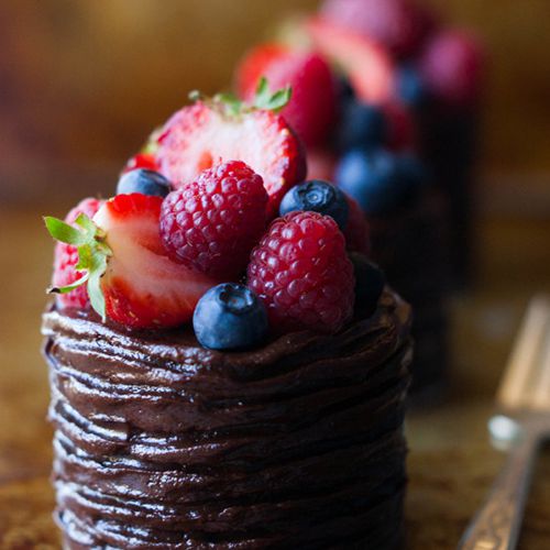 双巧克力浆果蛋糕