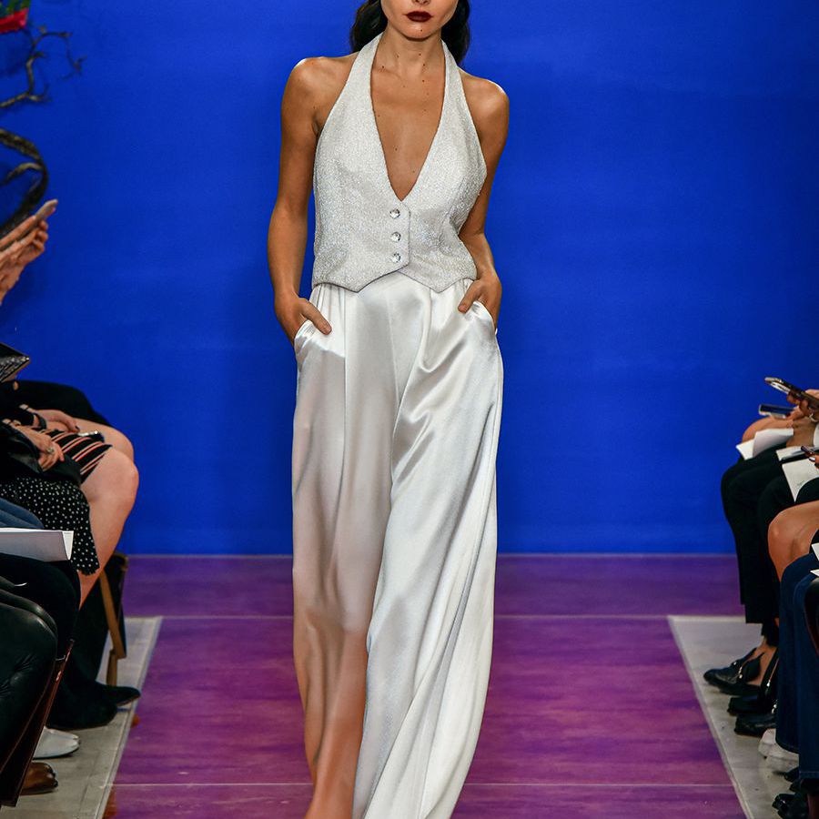 模型跑道走珠背心和绸缎裤子