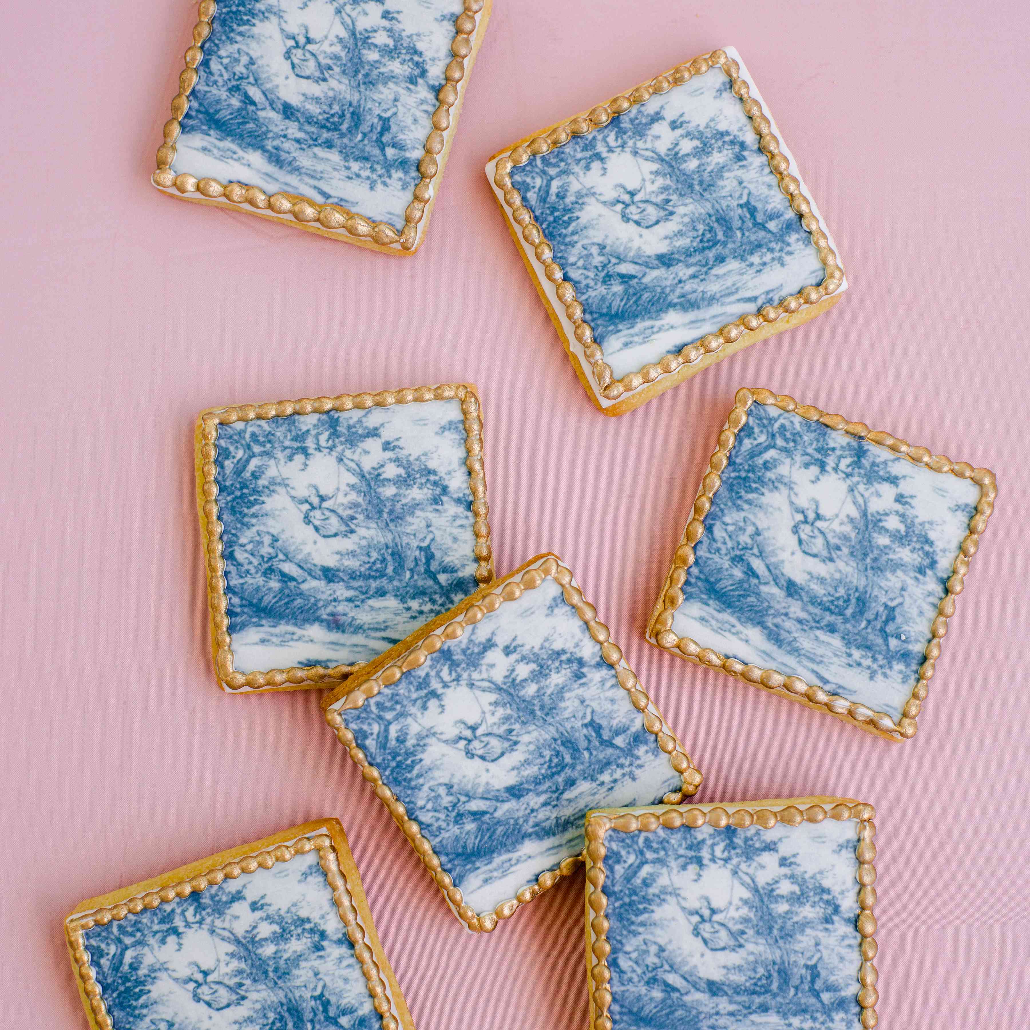 印有娃娃图案的婚礼当天饼干