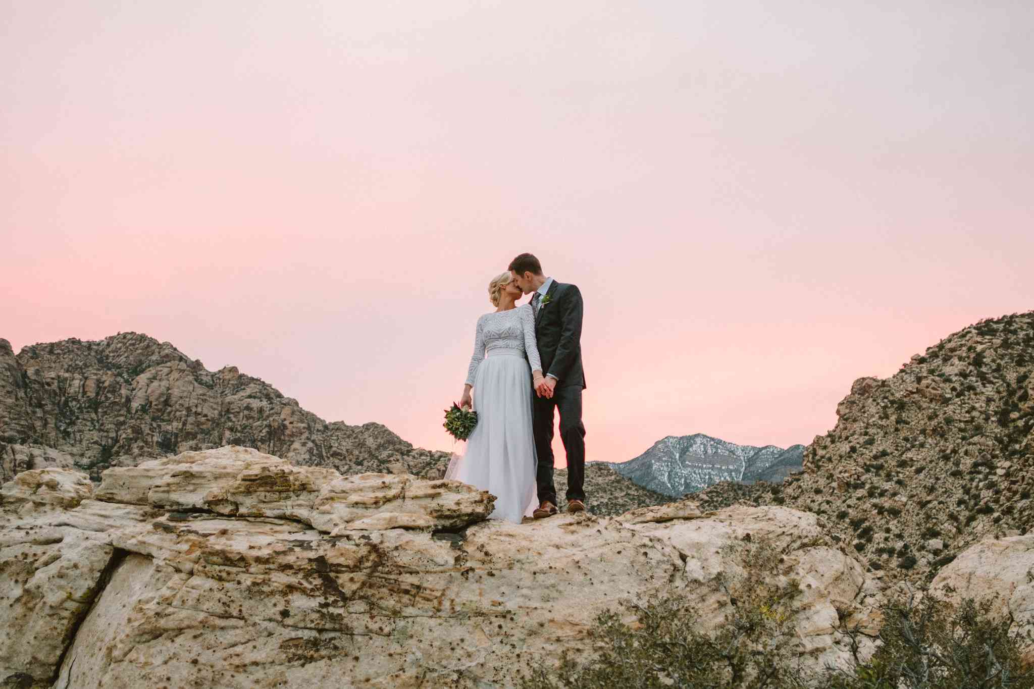 <P>在红石峡谷在内华达州的婚礼照</ P>