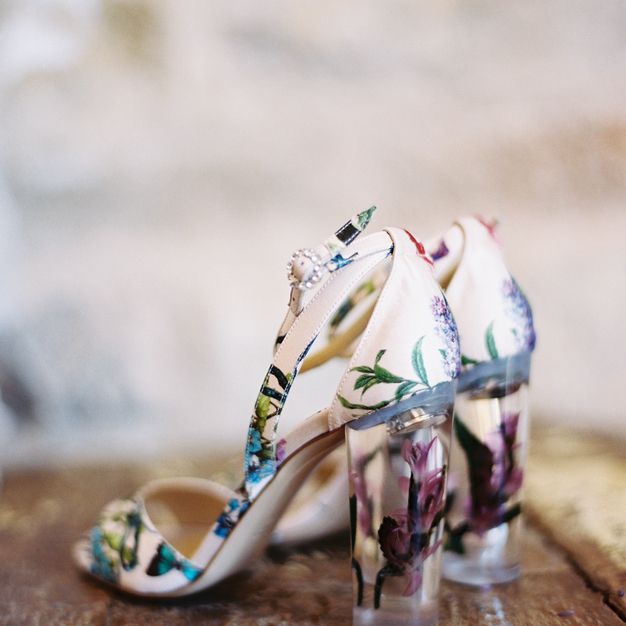 花卉高跟鞋