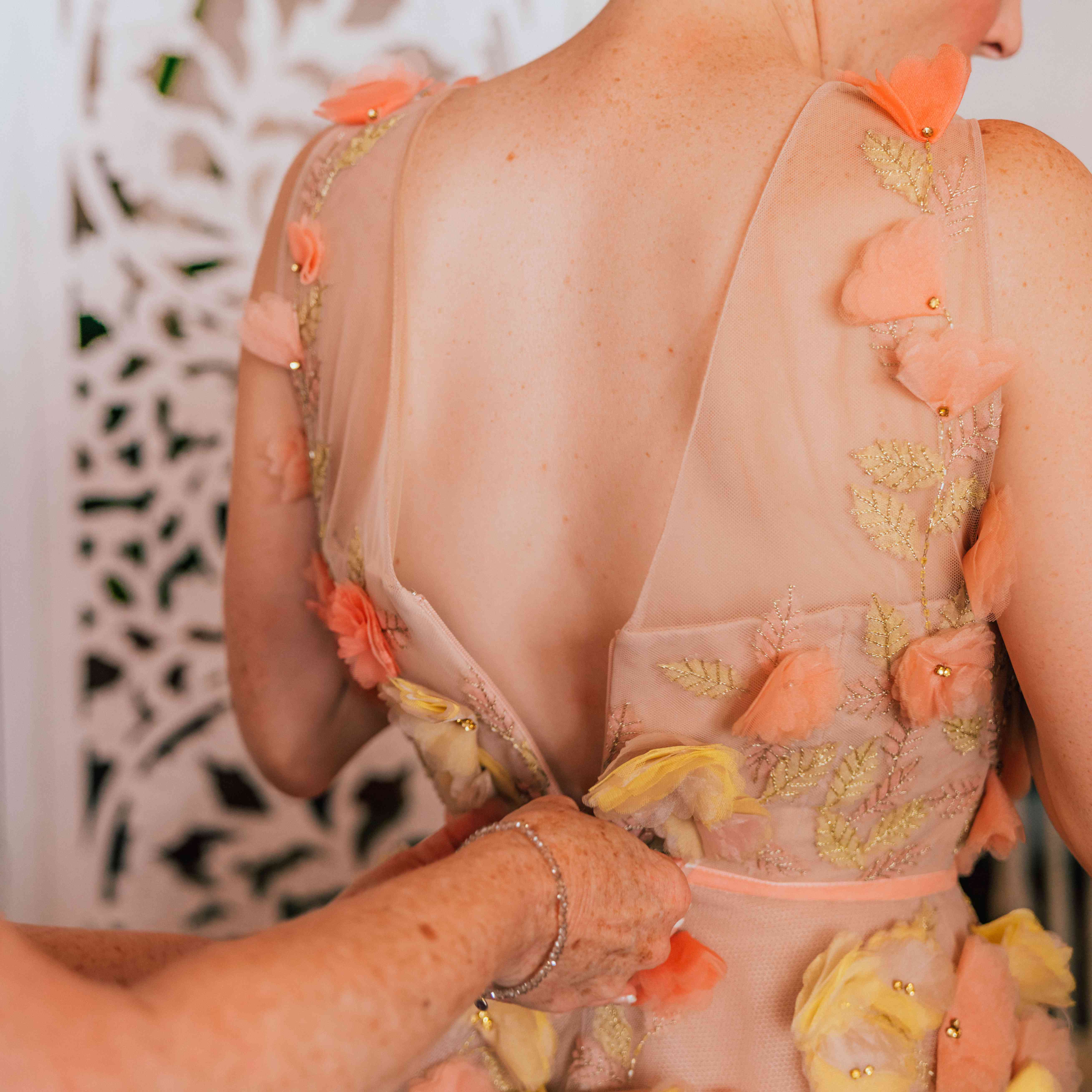 艾玛·迈尔斯婚纱礼服