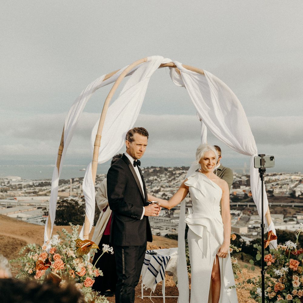 研究iphone照相机的夫妇