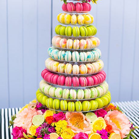 由Anges de Sucre创建的五颜六色的麦卡龙塔