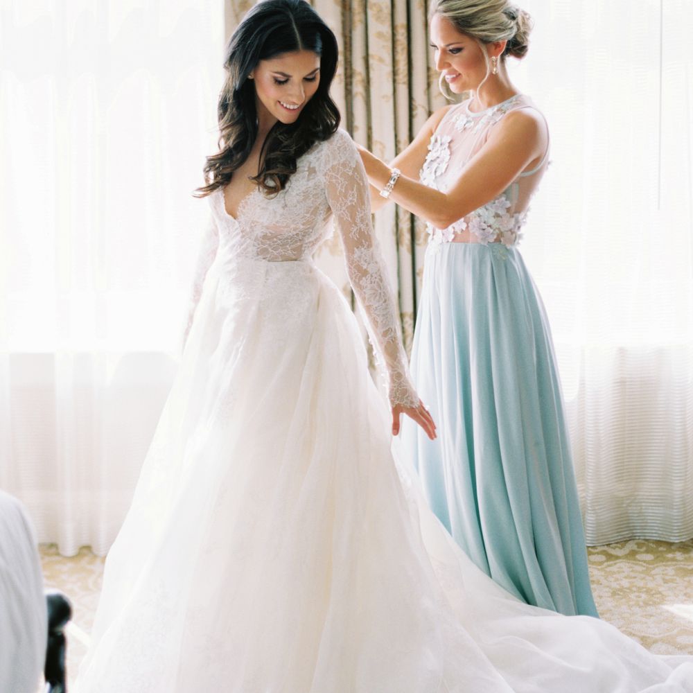 新娘和伴娘正在准备