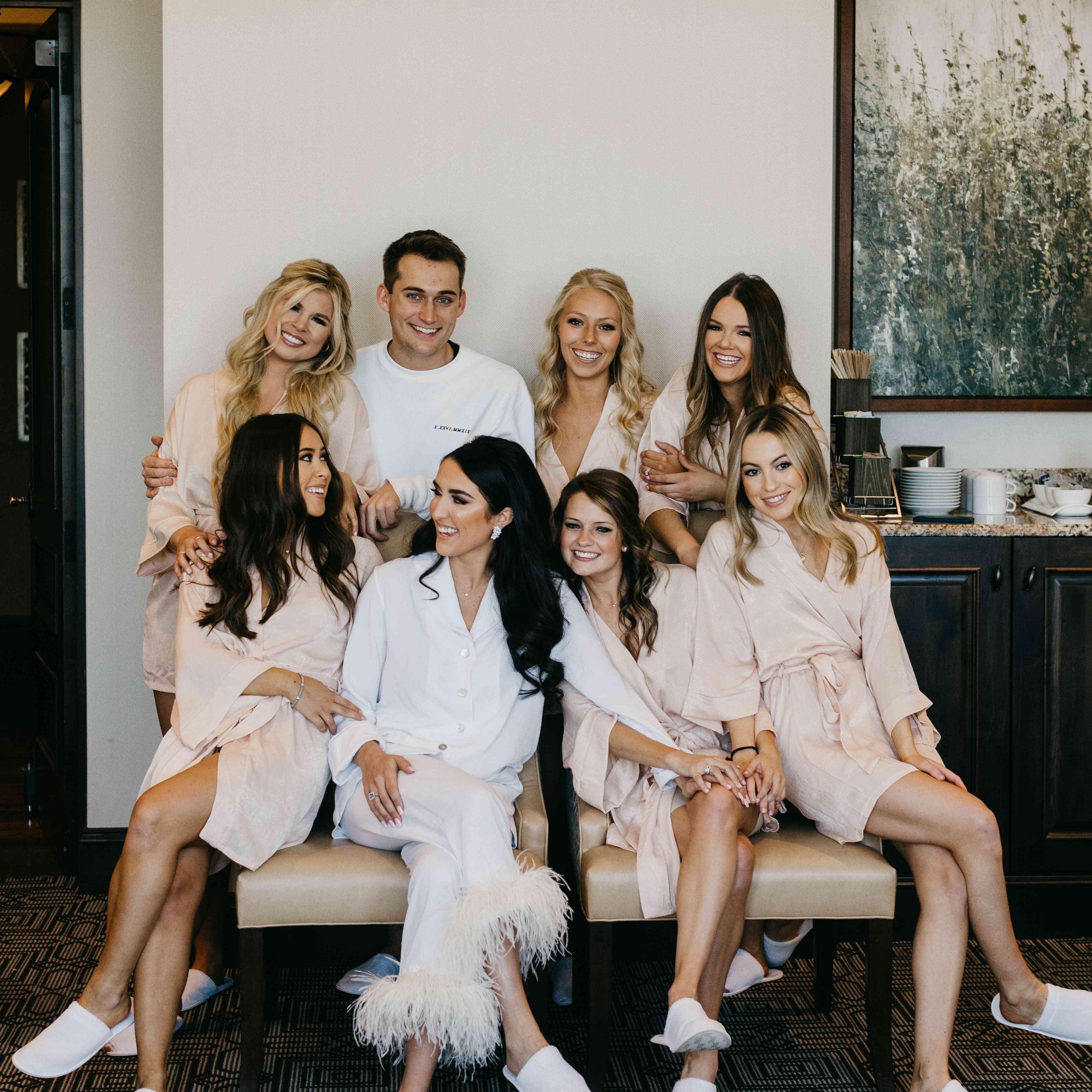 新娘与新娘亲友团