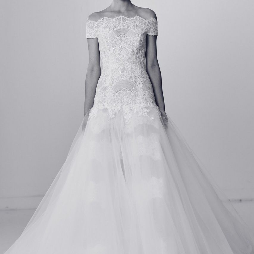 Alyne by Rita Vinieris的露肩婚纱