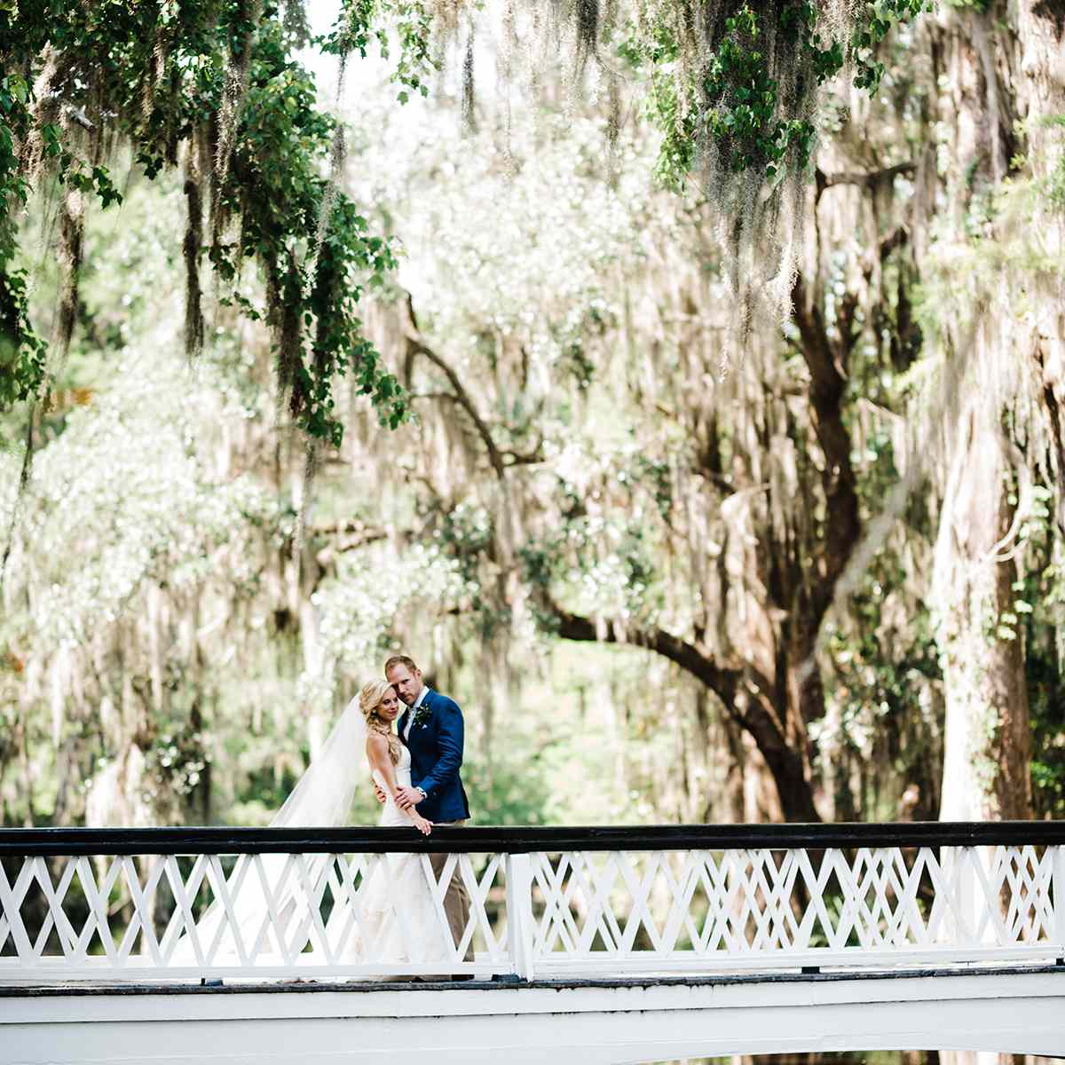 <p>婚礼照片在木兰种植园在南卡罗来纳州</p>