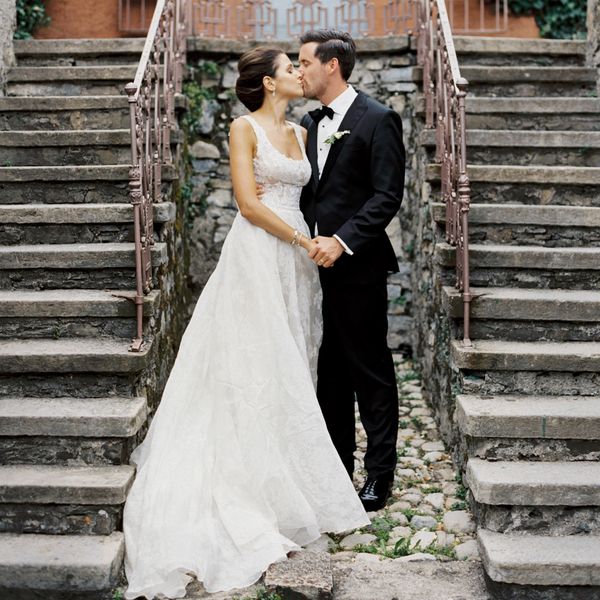 新娘和新郎接吻