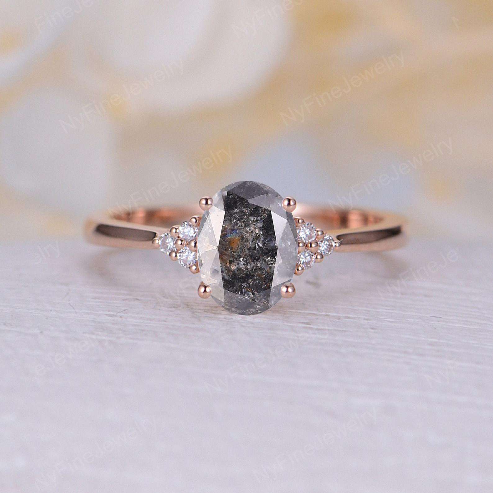 盐和胡椒钻石戒指玫瑰金与钻石串