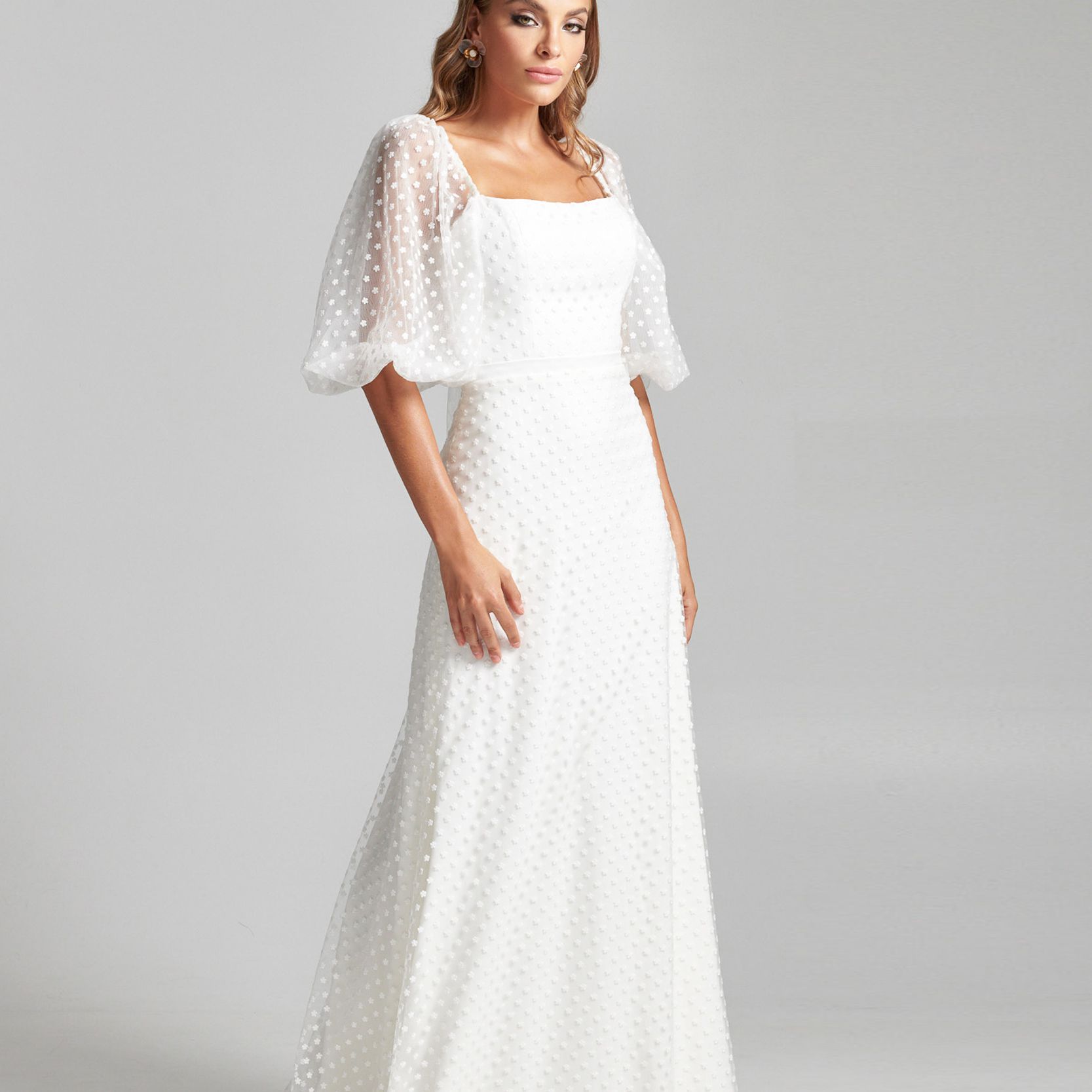 丽贝卡·舍内菲尔德婚纱