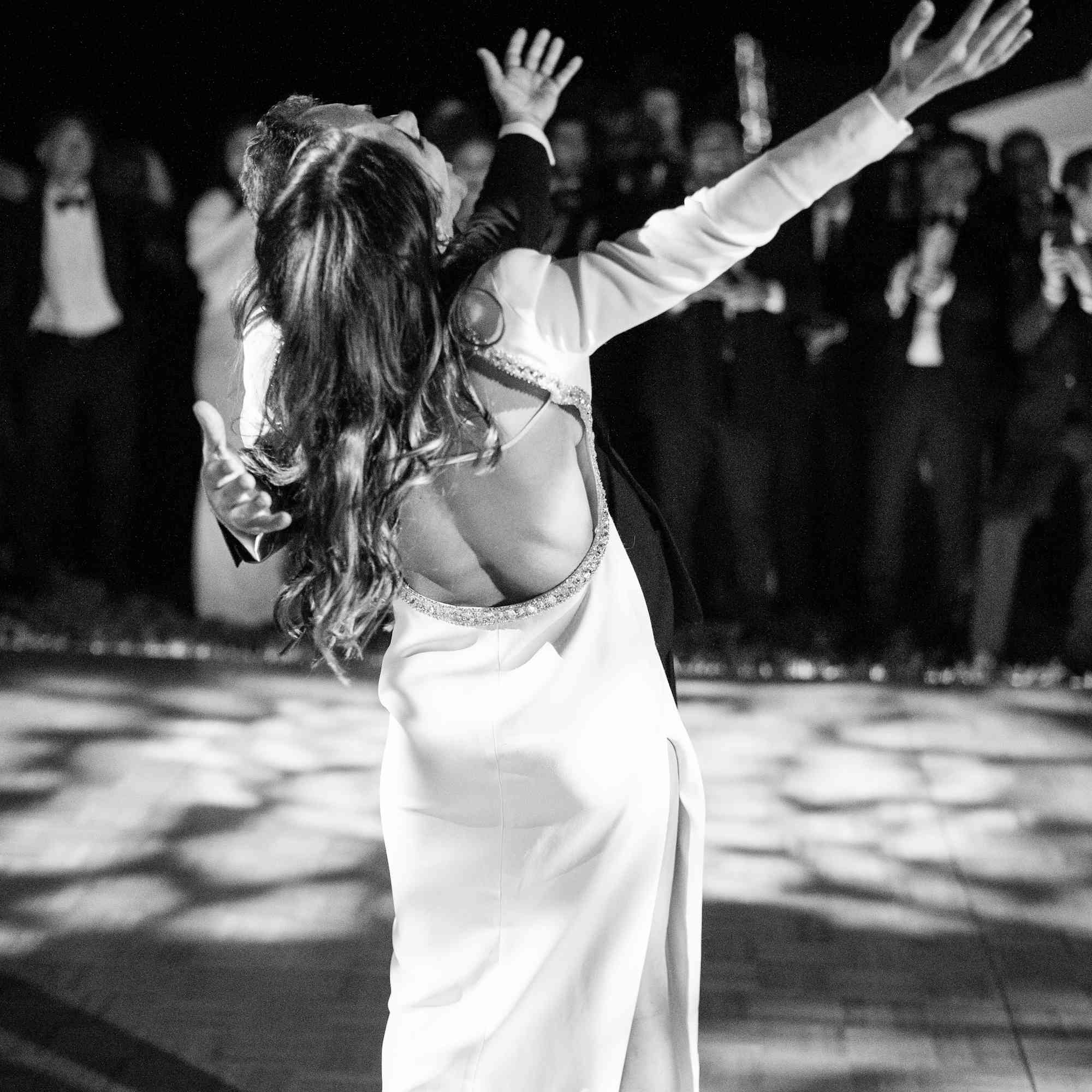 父亲的女儿跳舞