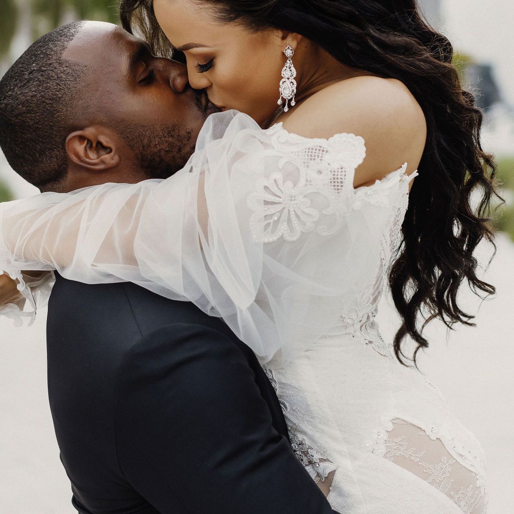 新郎和新娘接吻