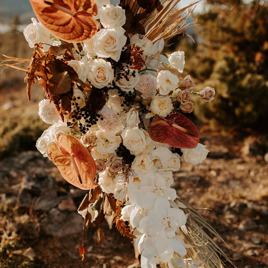 婚礼祭坛上的鲜花