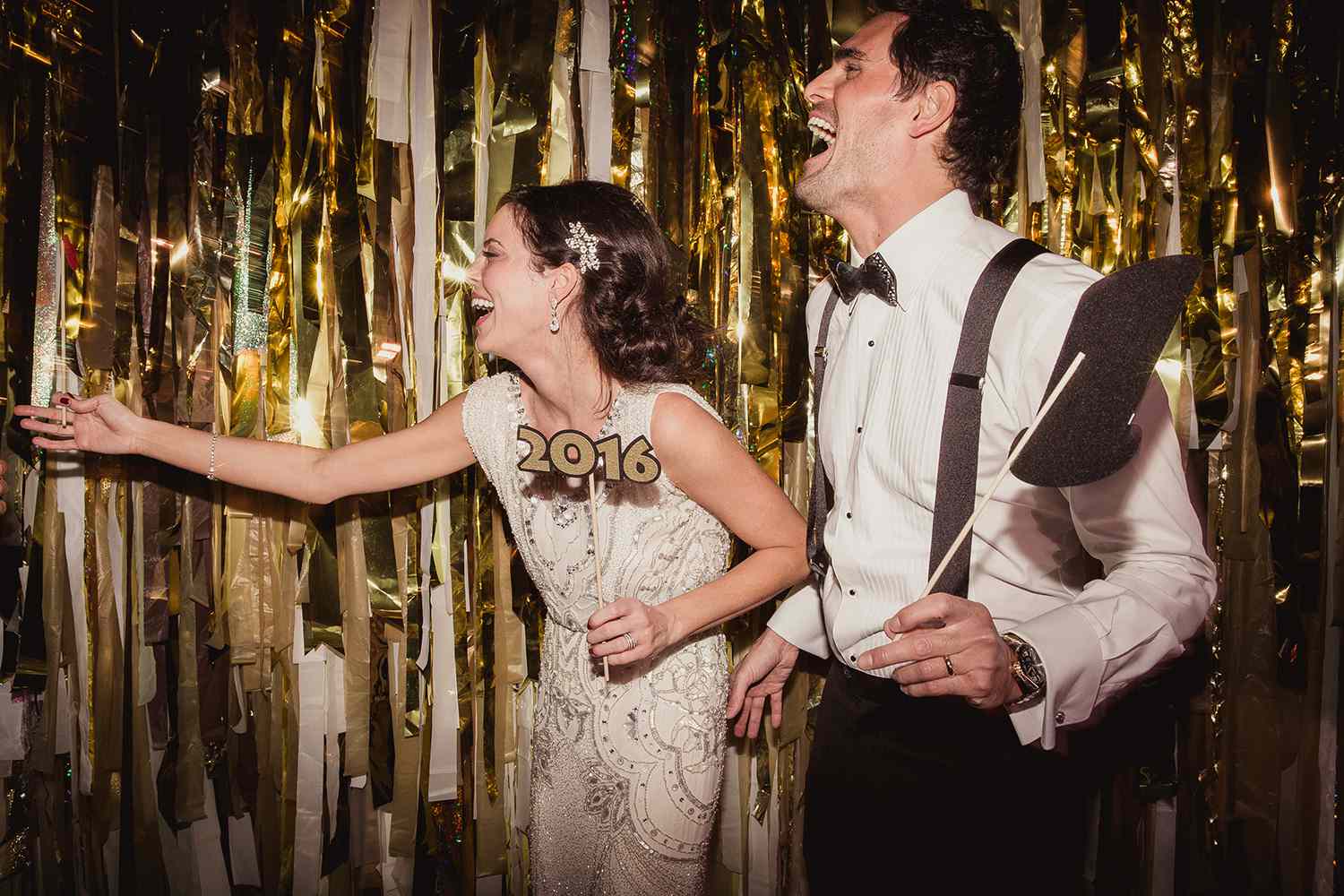 新娘和新郎在照片摊